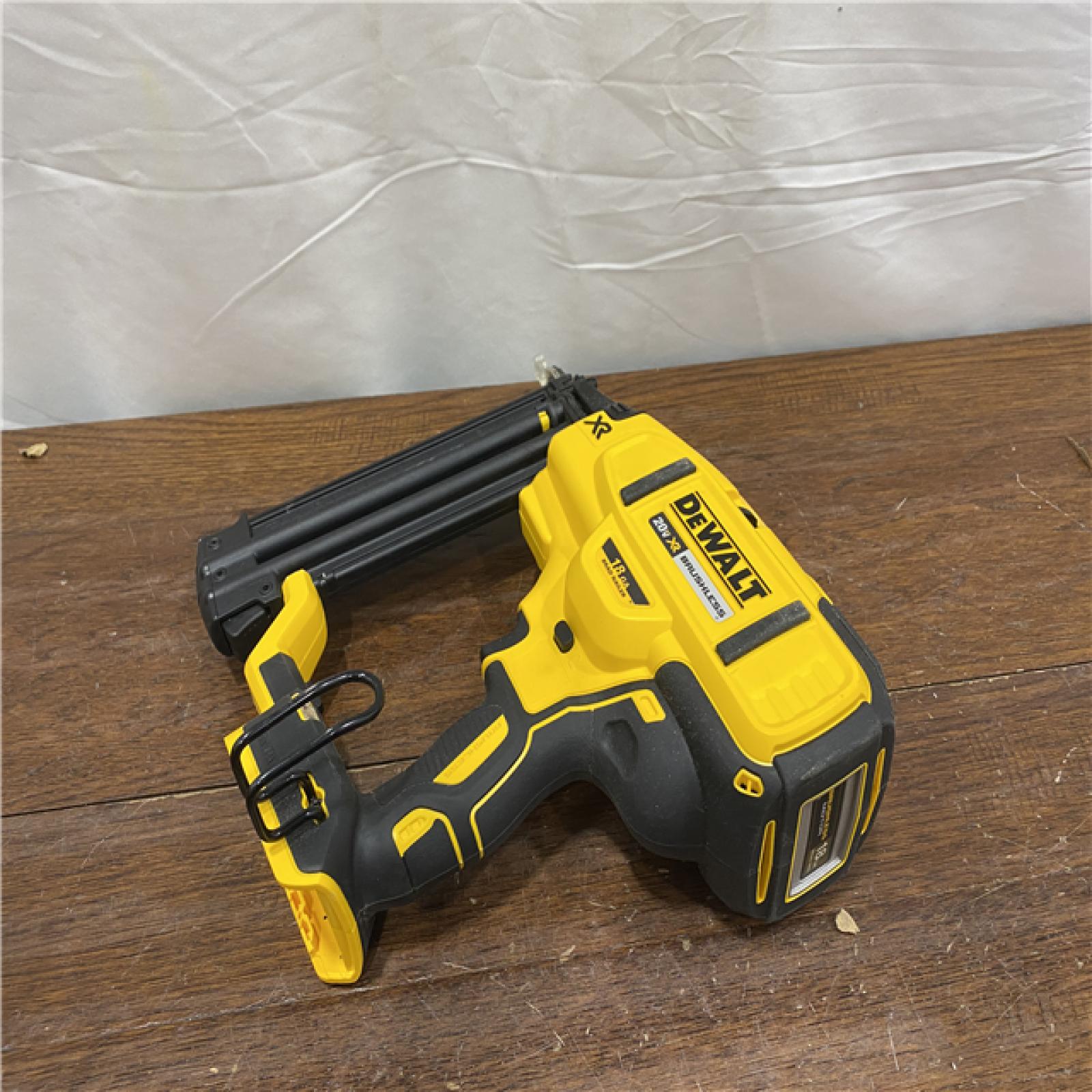 AS-ISDeWalt 20V MAX XR Lithium-Ion Electric Cordless 18-Gauge Brad Nailer (Tool Only)