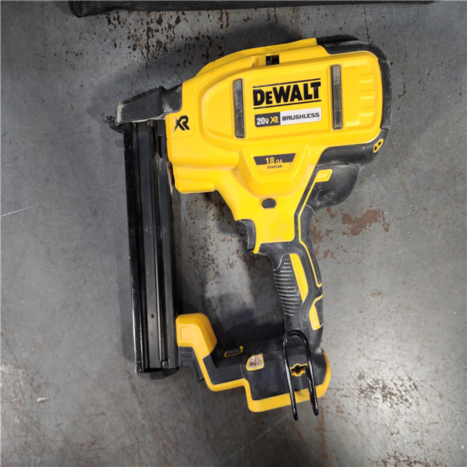 HOUSTON LOCATION - AS-IS DEWALT DCN681D1 20V 18Ga Stapler Kit