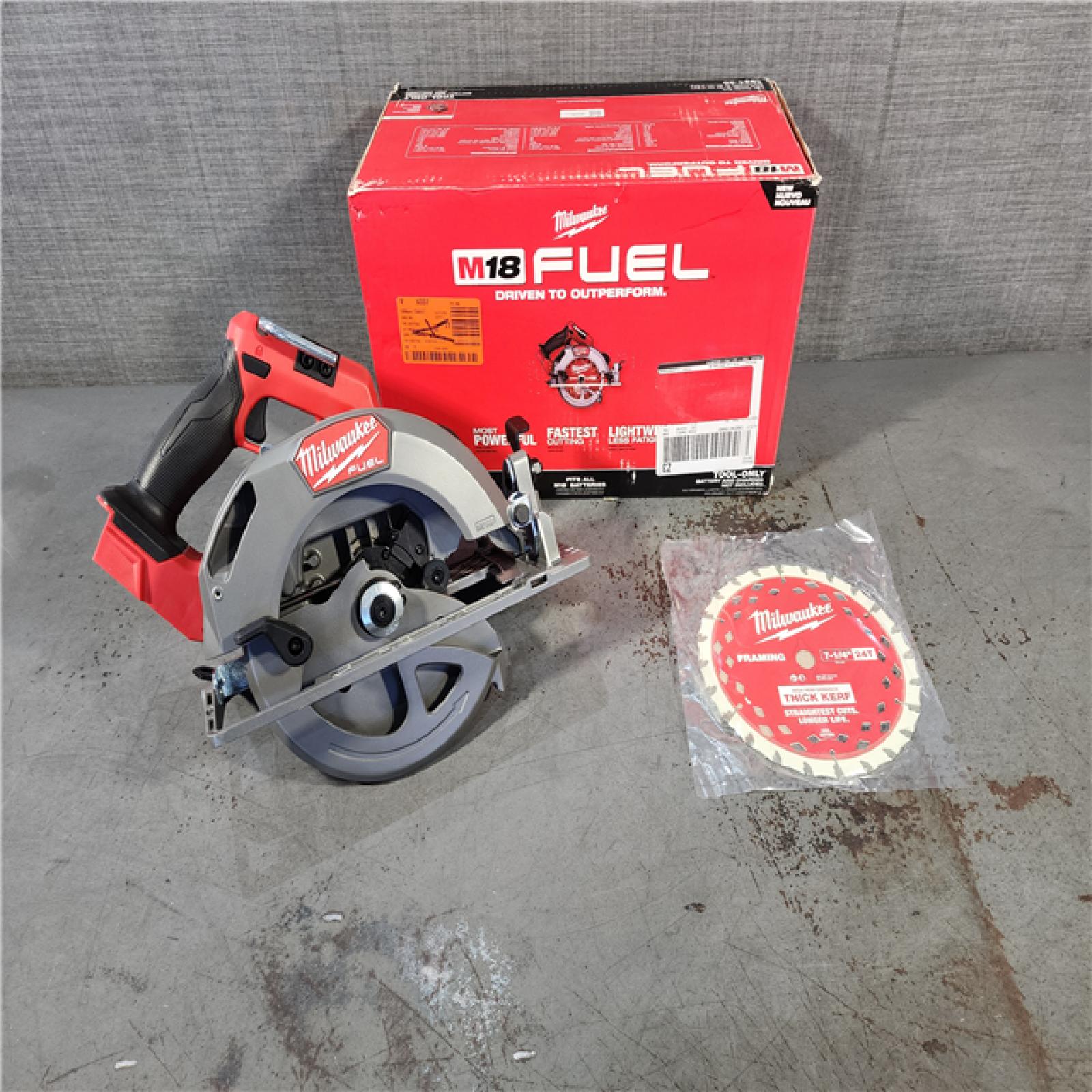 HOUSTON LOCATION - AS-IS (APPEARS LIKE NEW) Milwaukee M18 FUEL 18V Lithium-Ion Brushless Cordless 7-1/4 in. Circular Saw (Tool-Only)