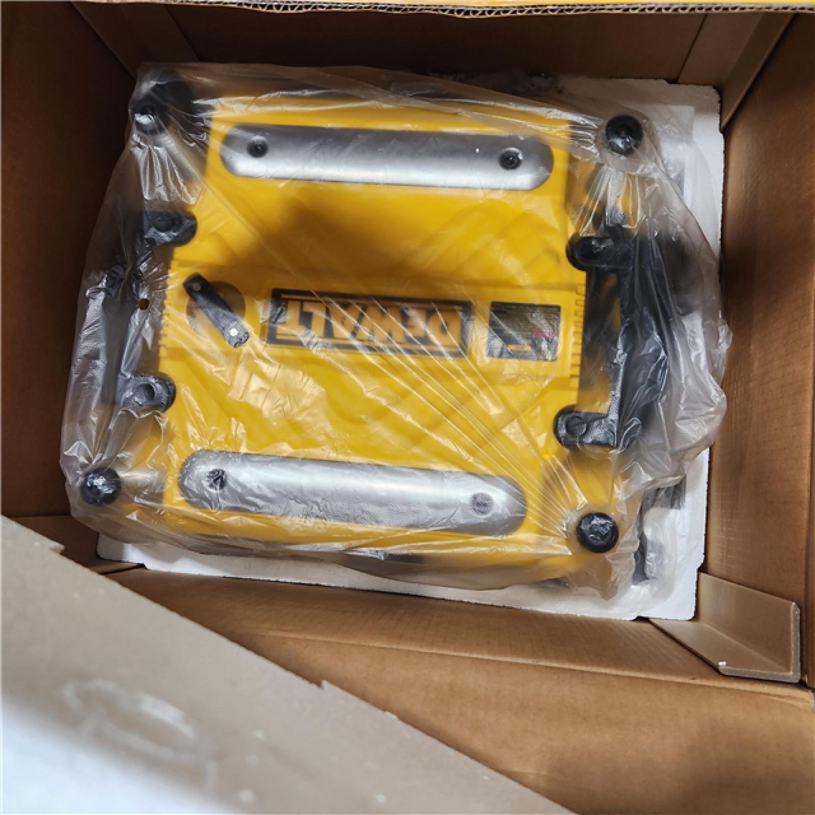 Dallas Location - As-Is DEWALT 15 Amp Corded 13 in. Planer DW735