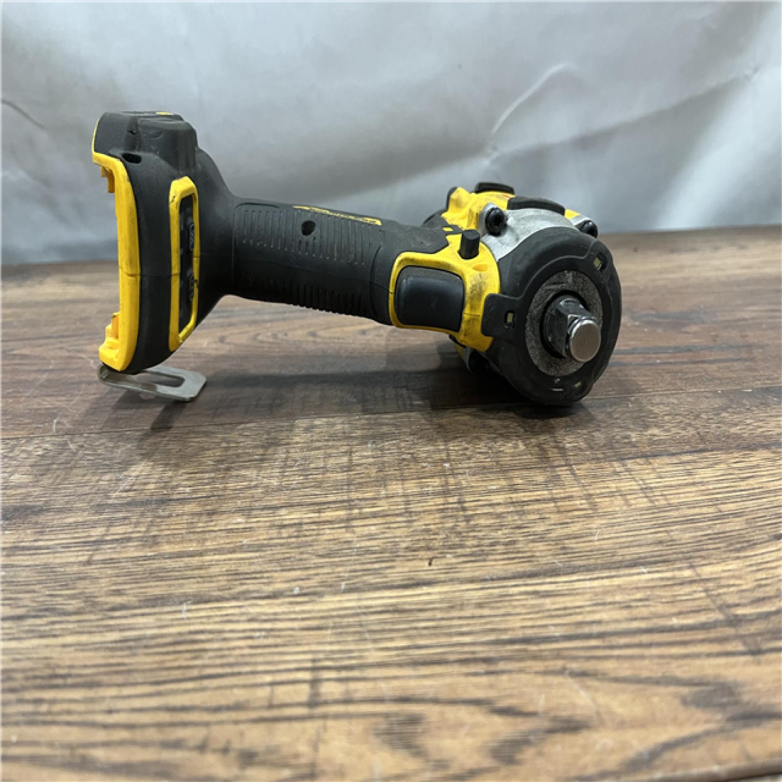 AS-IS DeWalt DCF921 18v XR Cordless Brushless 1/2 Compact Impact Wrench No Batteries No Charger No Case ( TOOL ONLY )