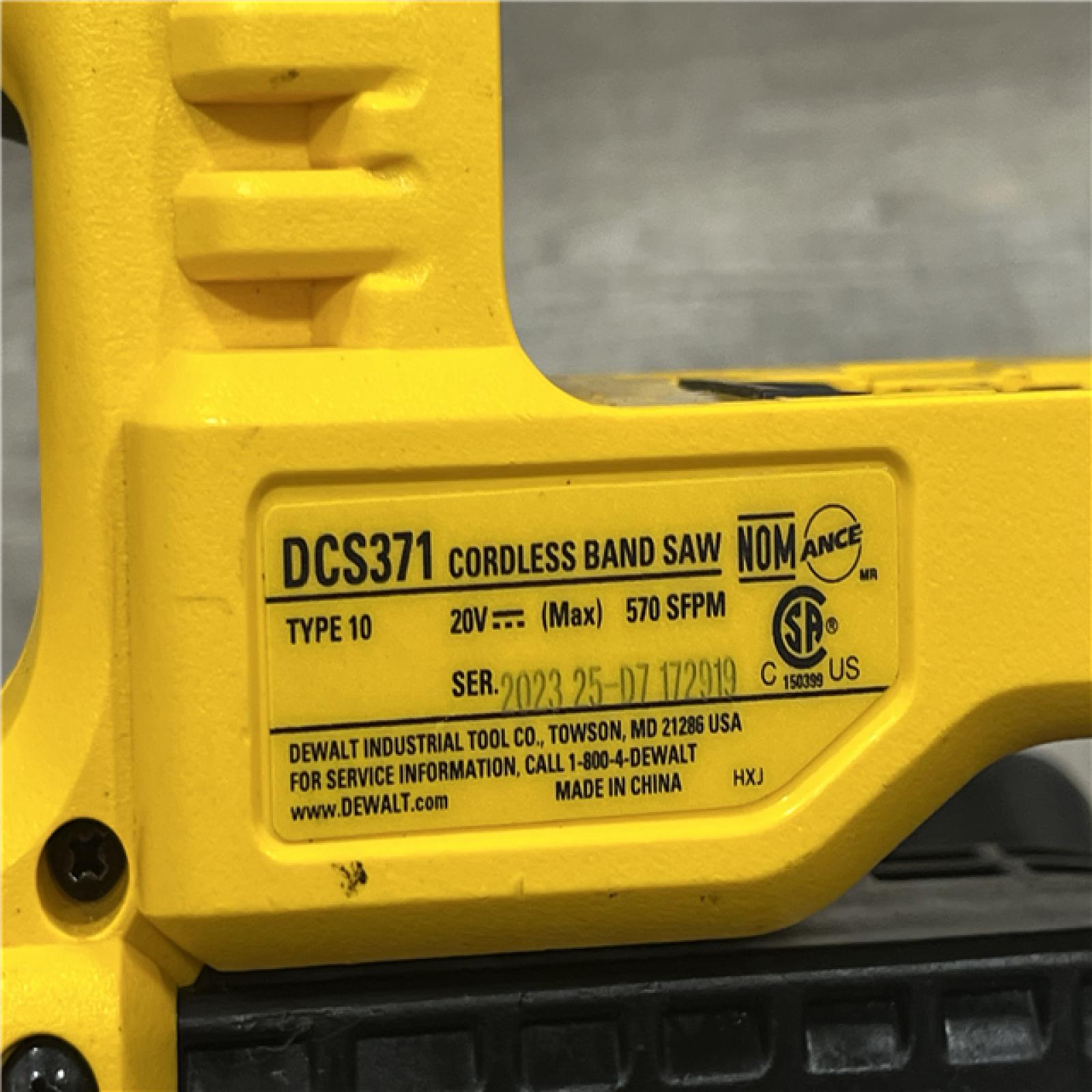 AS-IS DeWalt 20V MAX Cordless Lithium-Ion 15 in Band Saw (Tool Only)