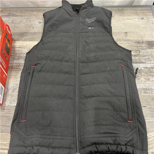 AS-IS MILWAUKEE Men's Medium M12 12V Lithium-Ion Cordless AXIS Black Heated Vest (Vest Only)