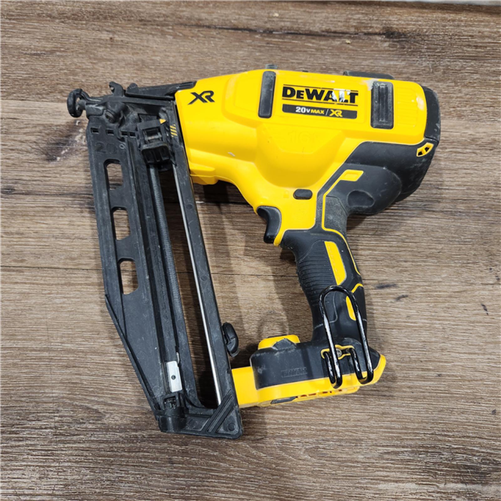 AS-IS DeWalt DCN660D1 20V 16 Gauge Cordless Angled Finish Nailer Kit W/ 2Ah Battery