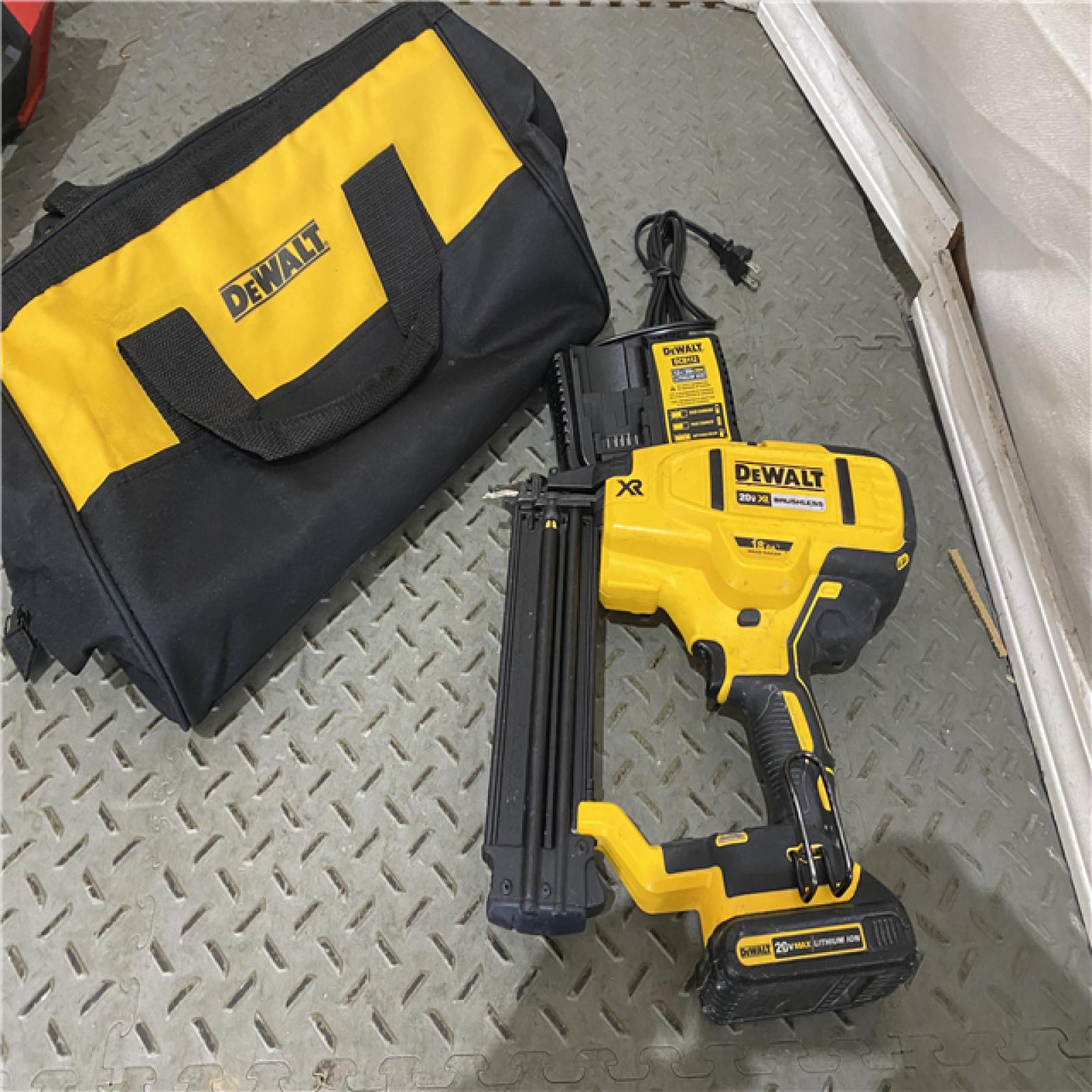 Houston location AS-IS DEWALT 20V MAX XR 18 Gauge Brad Nailer Kit