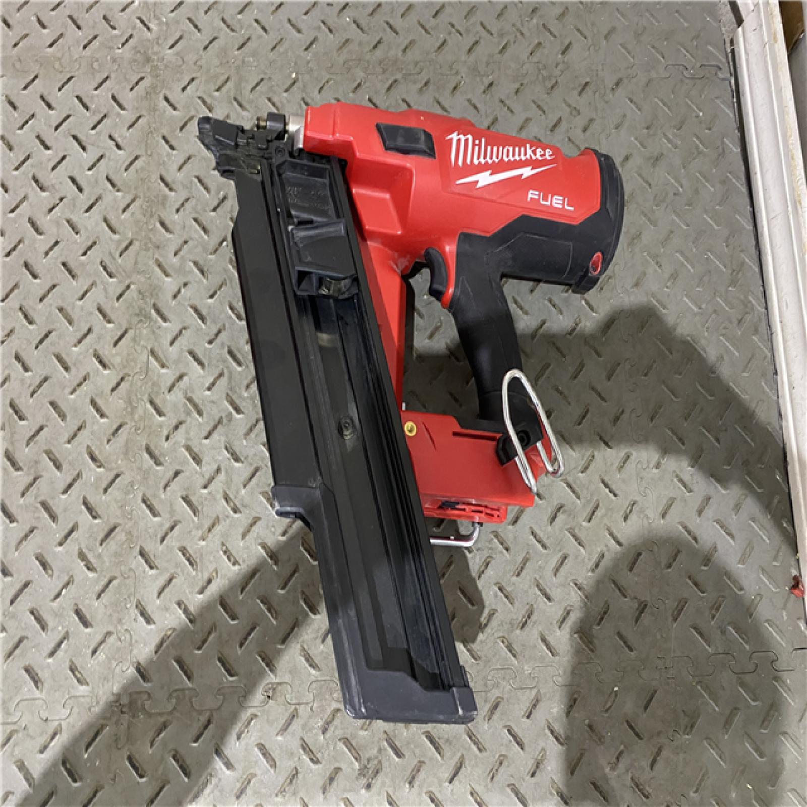 Houston location AS-IS Milwaukee 2744-20 M18 FUEL 21-Degree Cordless Framing Nailer (Tool Only)