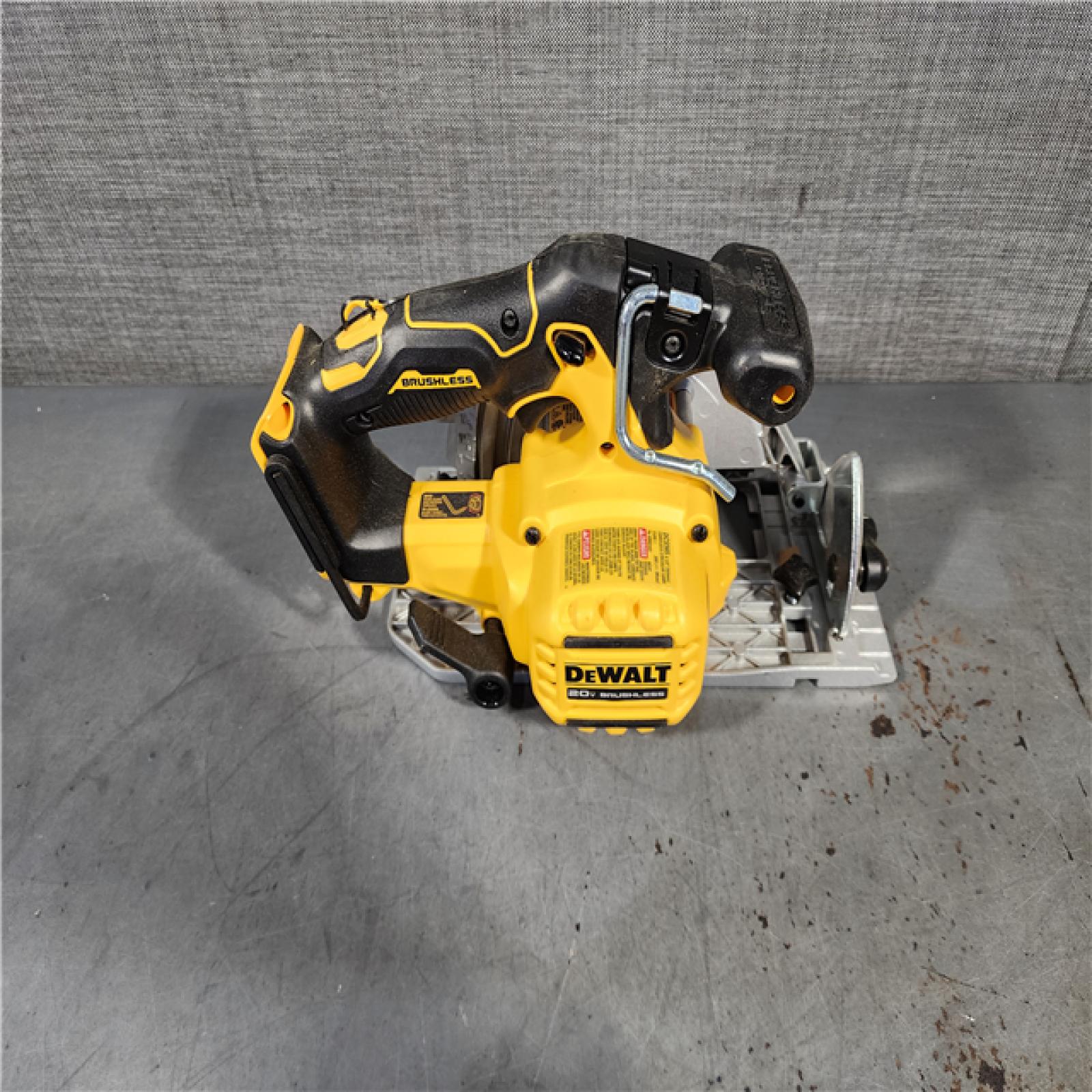 HOUSTON LOCATION - AS-IS DeWALT DCS565B 20V Max Brushless 6.5   Cordless Circular Saw (TOOL ONLY)