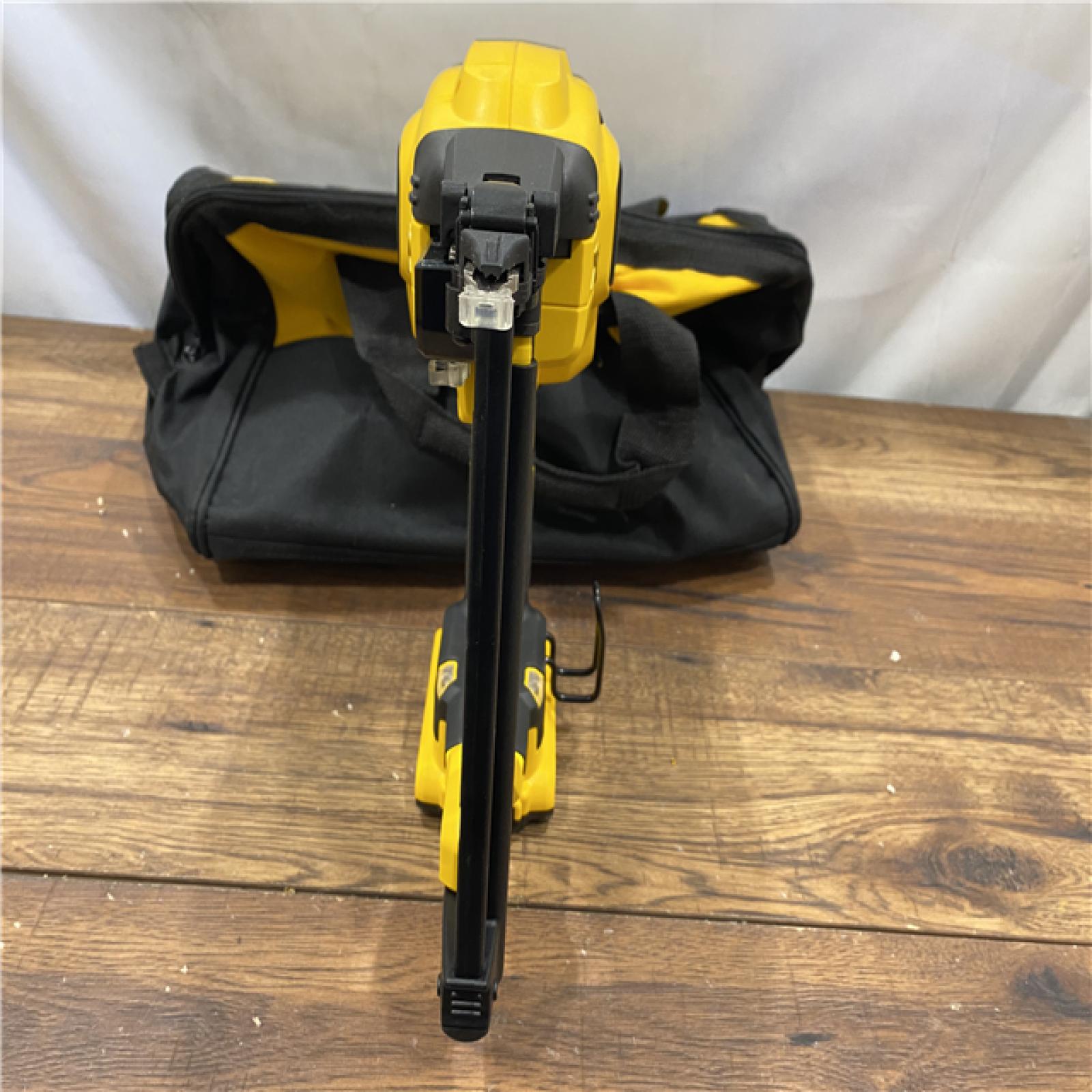 AS IS DEWALT 20V MAX XR 18 Gauge Brad Nailer Kit