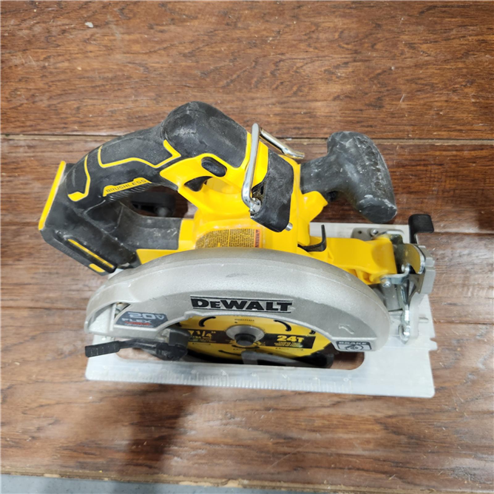 AS-IS 20V MAX Cordless Brushless 7-1/4 in. Sidewinder Style Circular Saw with FLEXVOLT ADVANTAGE (Tool Only)