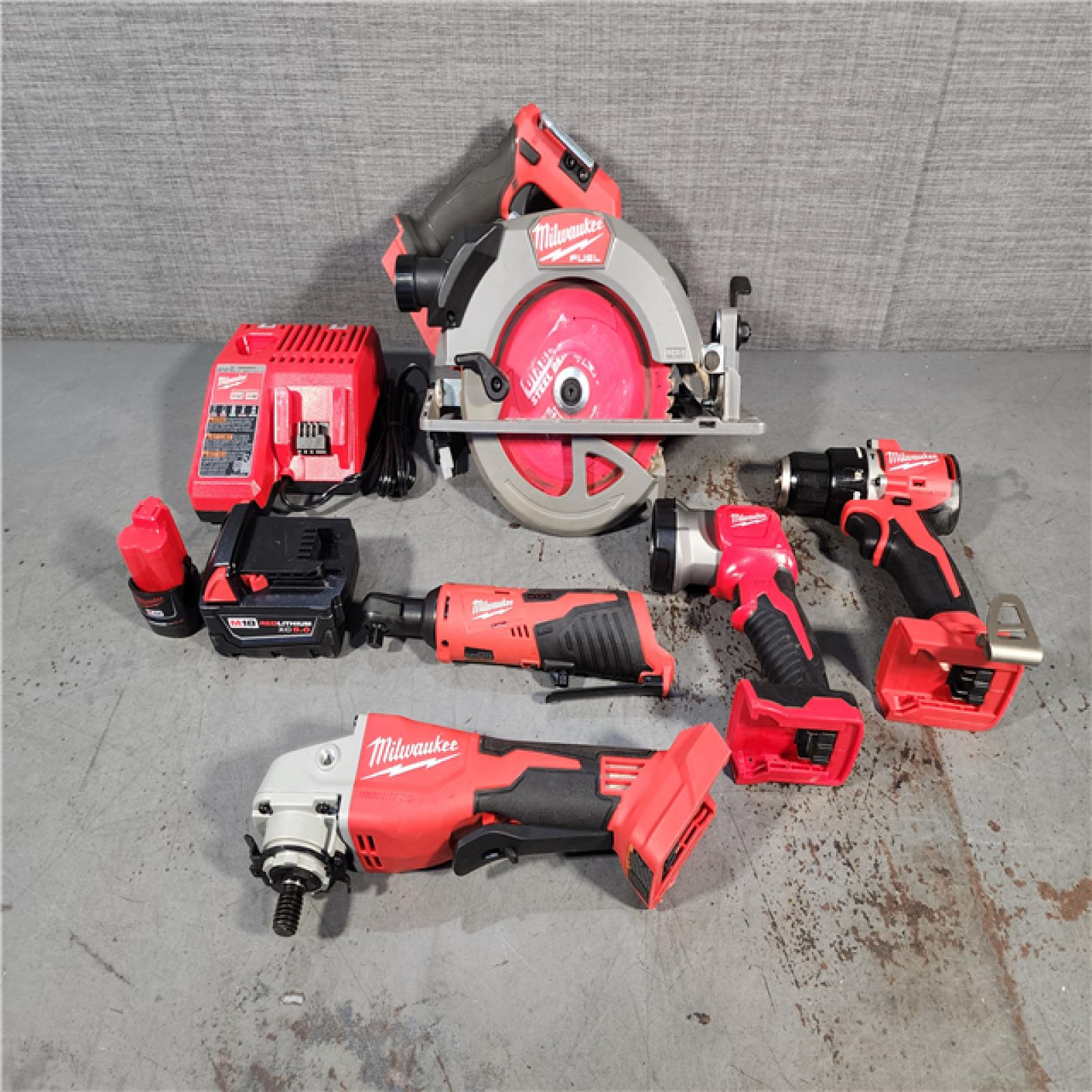 HOUSTON LOCATION - AS-IS MILWAUKEE 5 TOOL COMBO KIT W/ (2) BATTERY & CHARGER