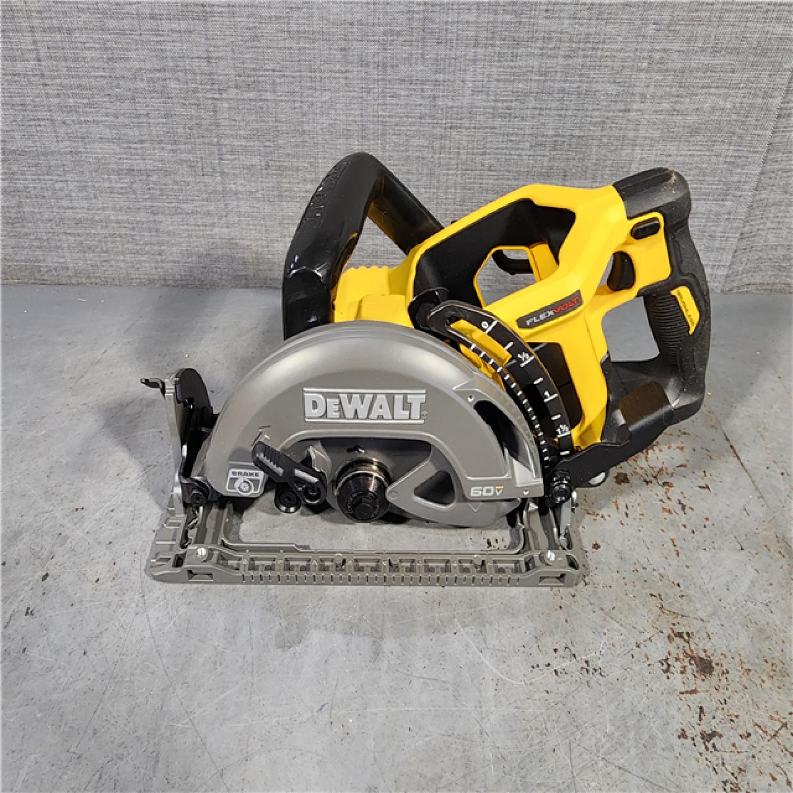 HOUSTON LOCATION - AS-IS (APPEARS LIKE NEW) DEWALT FLEXVOLT 60V MAX Cordless Brushless 7-1/4 in. Wormdrive Style Circular Saw (Tool Only)