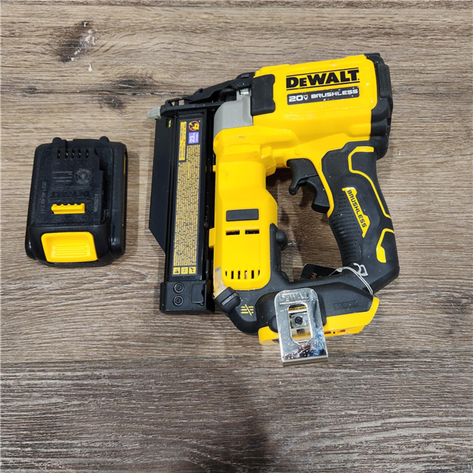 AS-IS DEWALT ATOMIC 20V MAX Brushless Cordless 23 Gauge Pin Nailer Kit (NOT inluded bag)