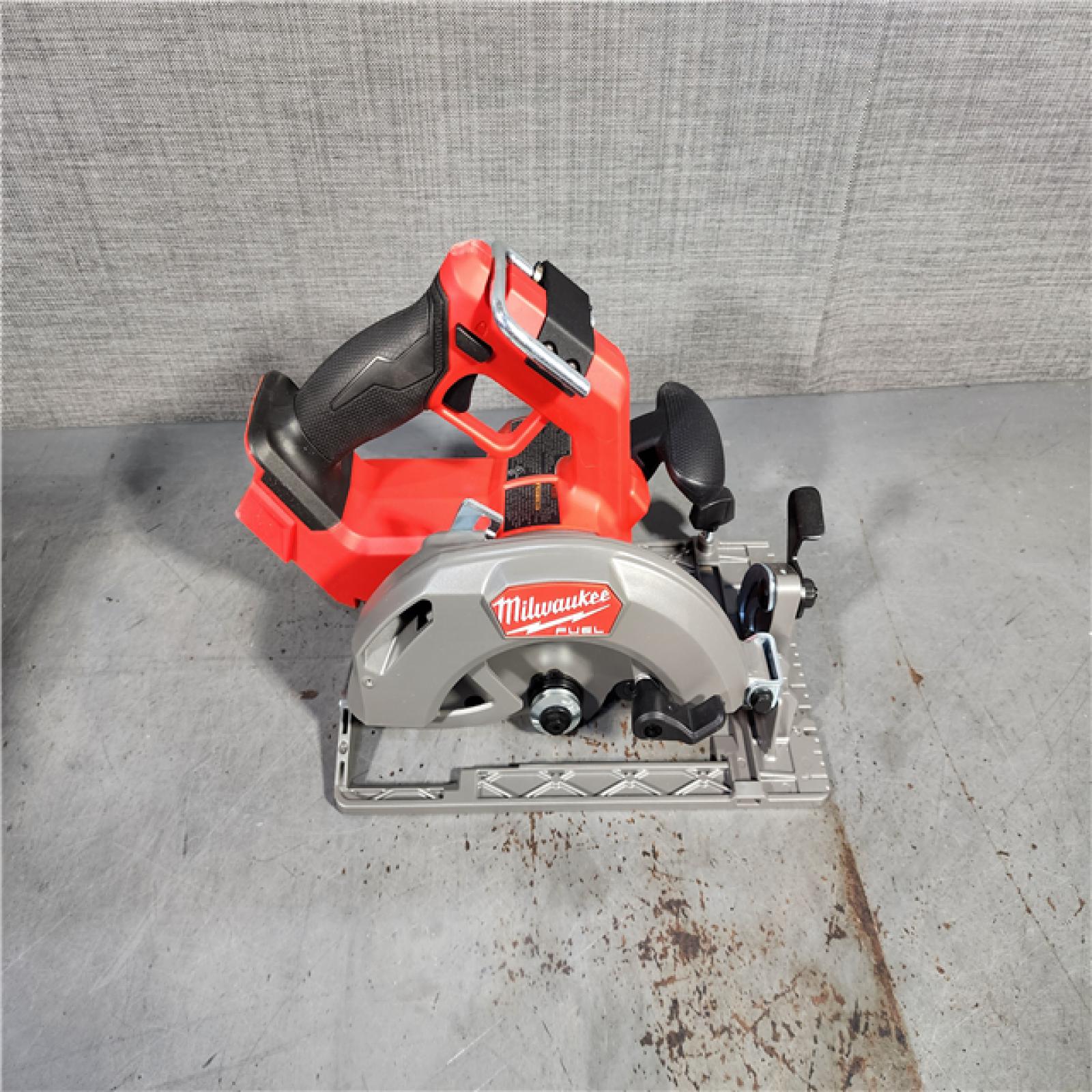 HOUSTON LOCATION - AS-IS Milwaukee M18 FUEL 18V Lithium-Ion Brushless Cordless 7-1/4 in. Circular Saw (Tool-Only)