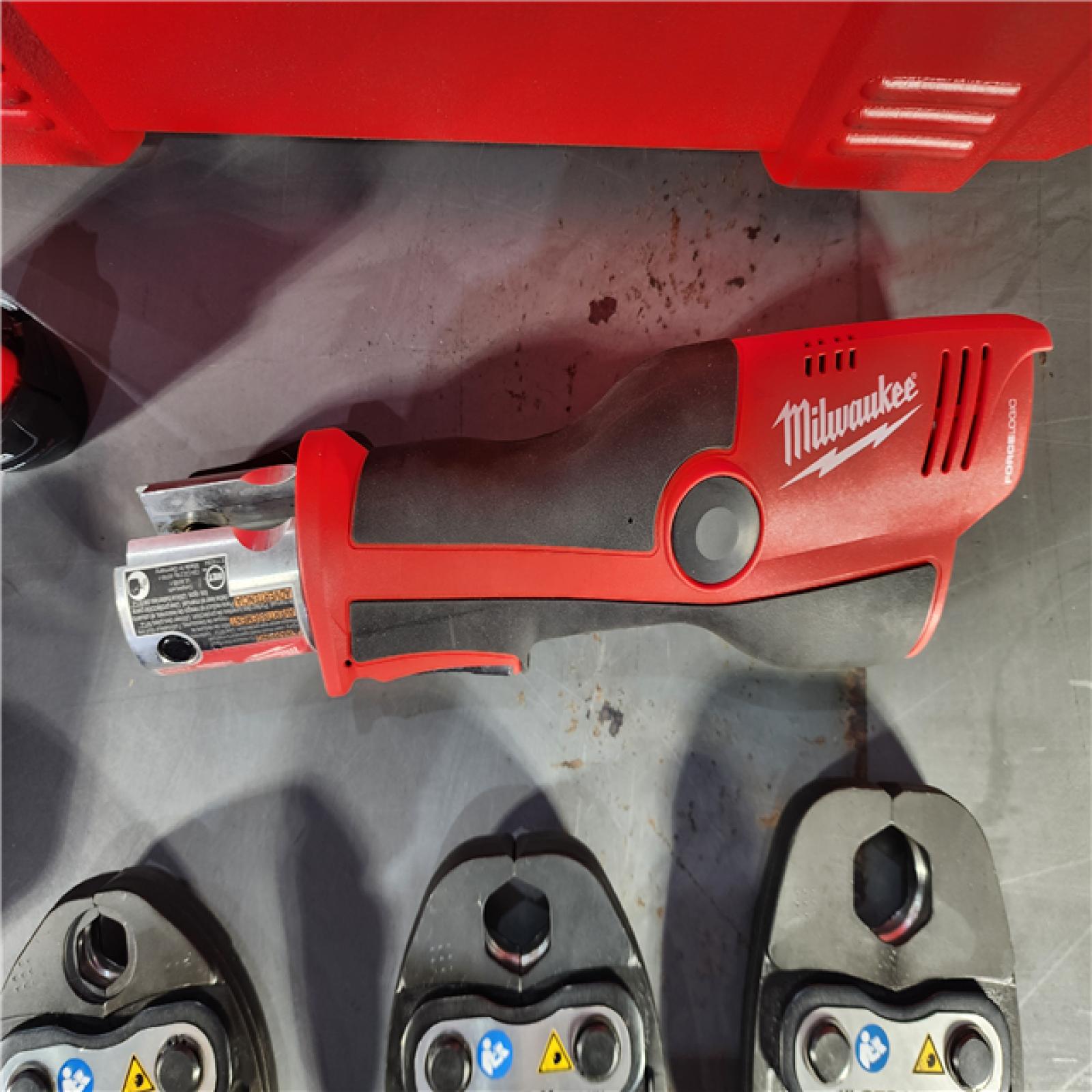 HOUSTON LOCATION - AS-IS (APPEARS LIKE NEW) Milwaukee M12 Force Logic Press Tool 1/2 in. to 1 in. Kit