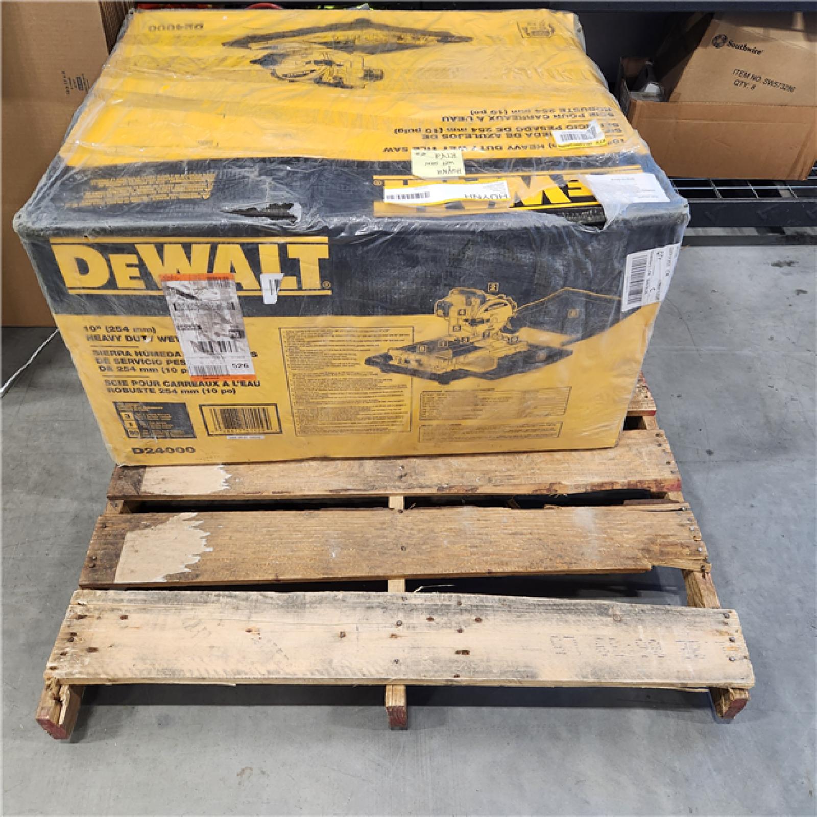 NEW! DEWALT D24000S Heavy-Duty 10-inch Wet Tile Saw with Stand [Wet tile saw w/stand]