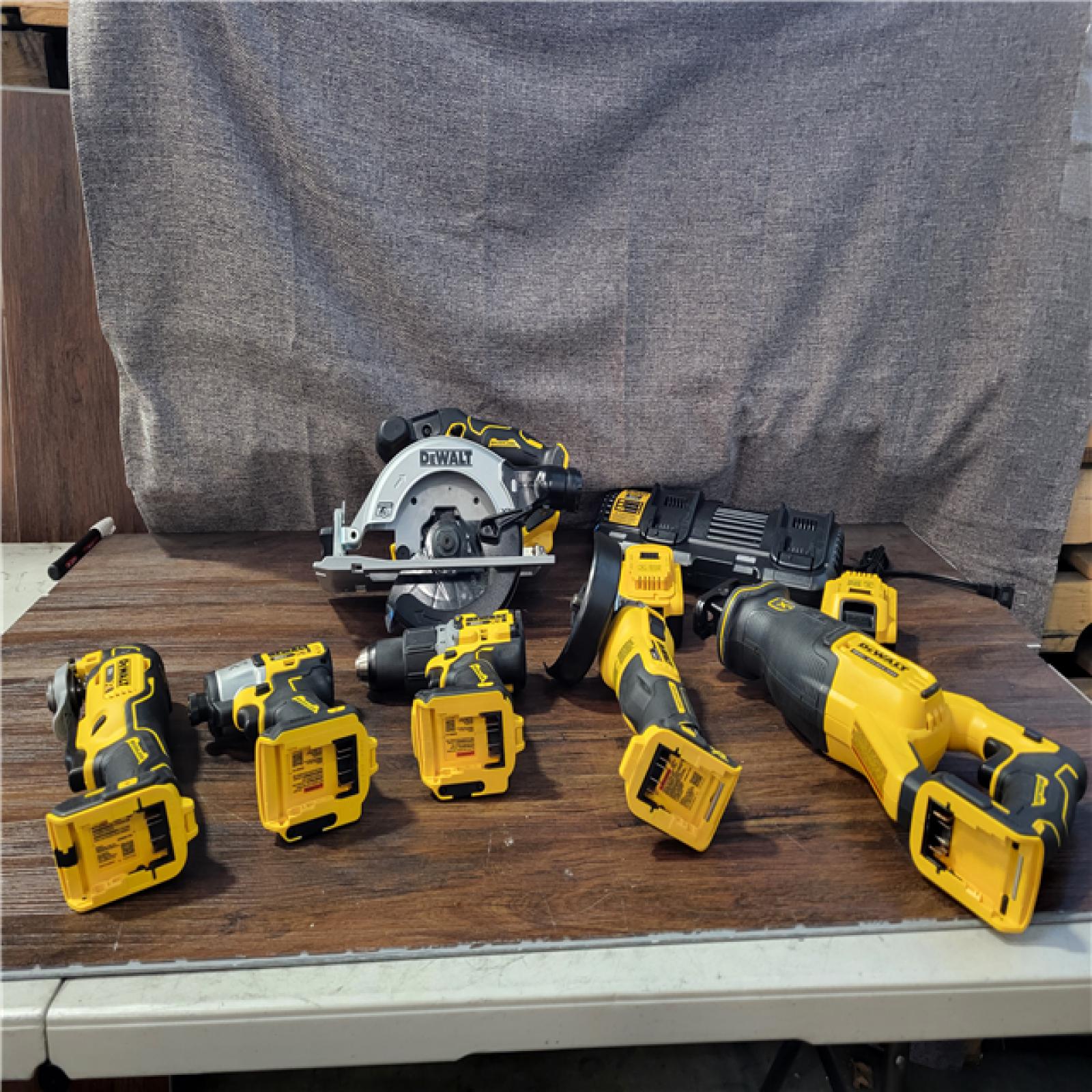 CALIFORNIA NEW DEWALT XR 6 TOOLS  COMBO KIT (BATTERIES,CHARGER, AND BAG INCLUDED)