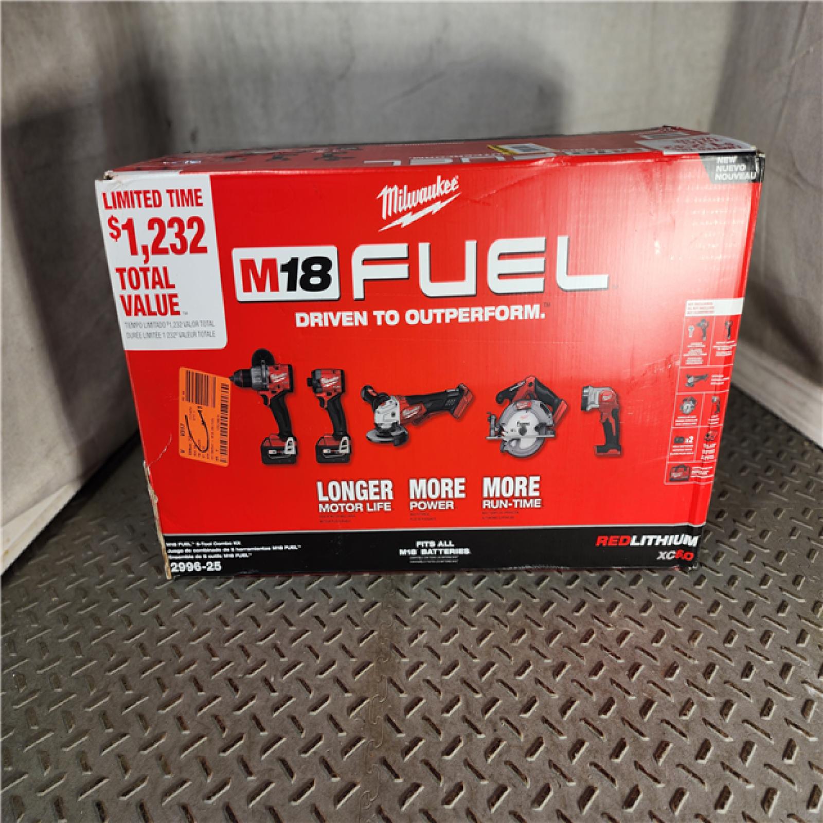 HOUSTON LOCATION - AS-IS (APPEARS LIKE NEW) M18 FUEL 5-TOOL COMBO KIT (2 BATTERIES & CHARGER)