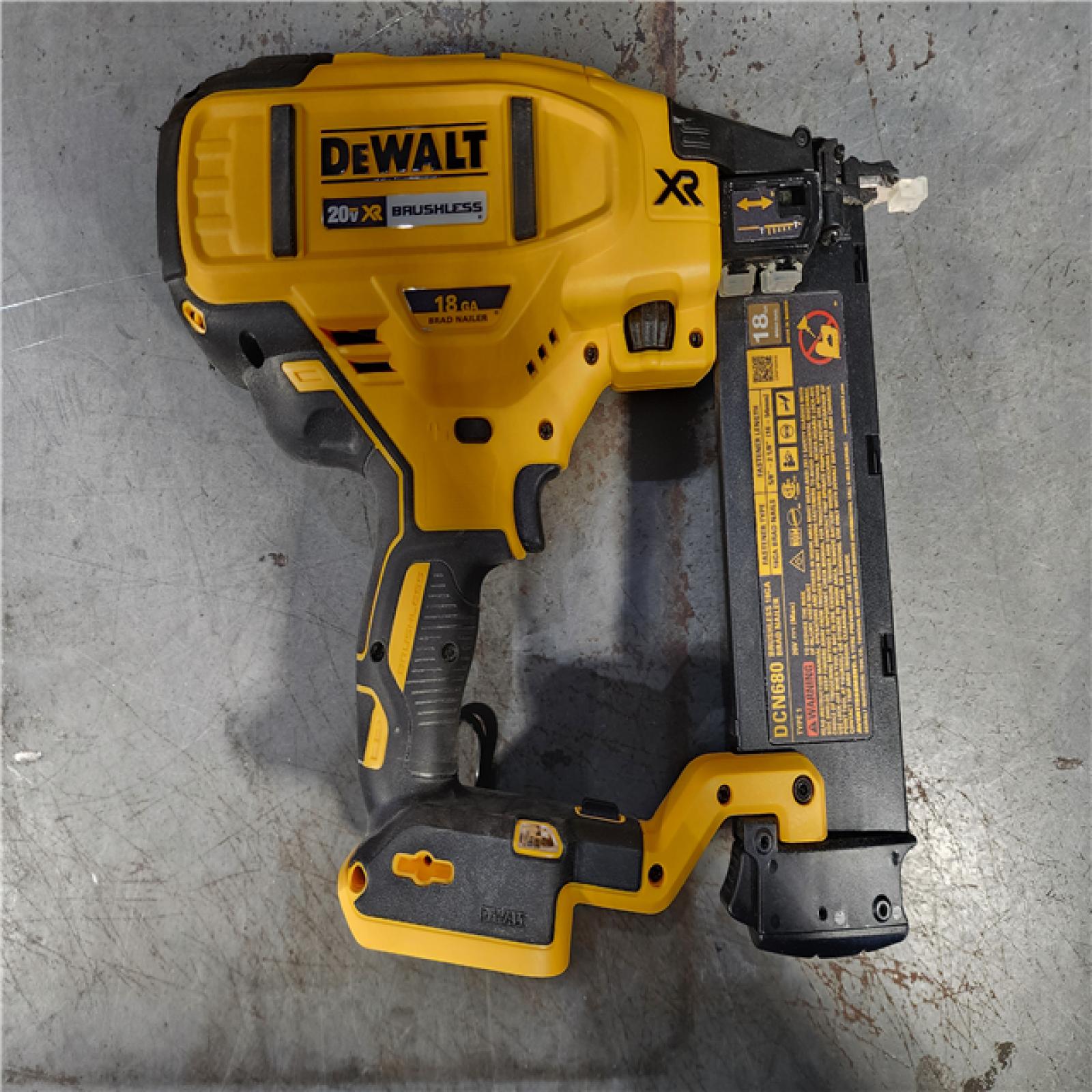 HOUSTON LOCATION - AS-IS DEWALT 20V MAX XR 18 Gauge Brad Nailer Kit