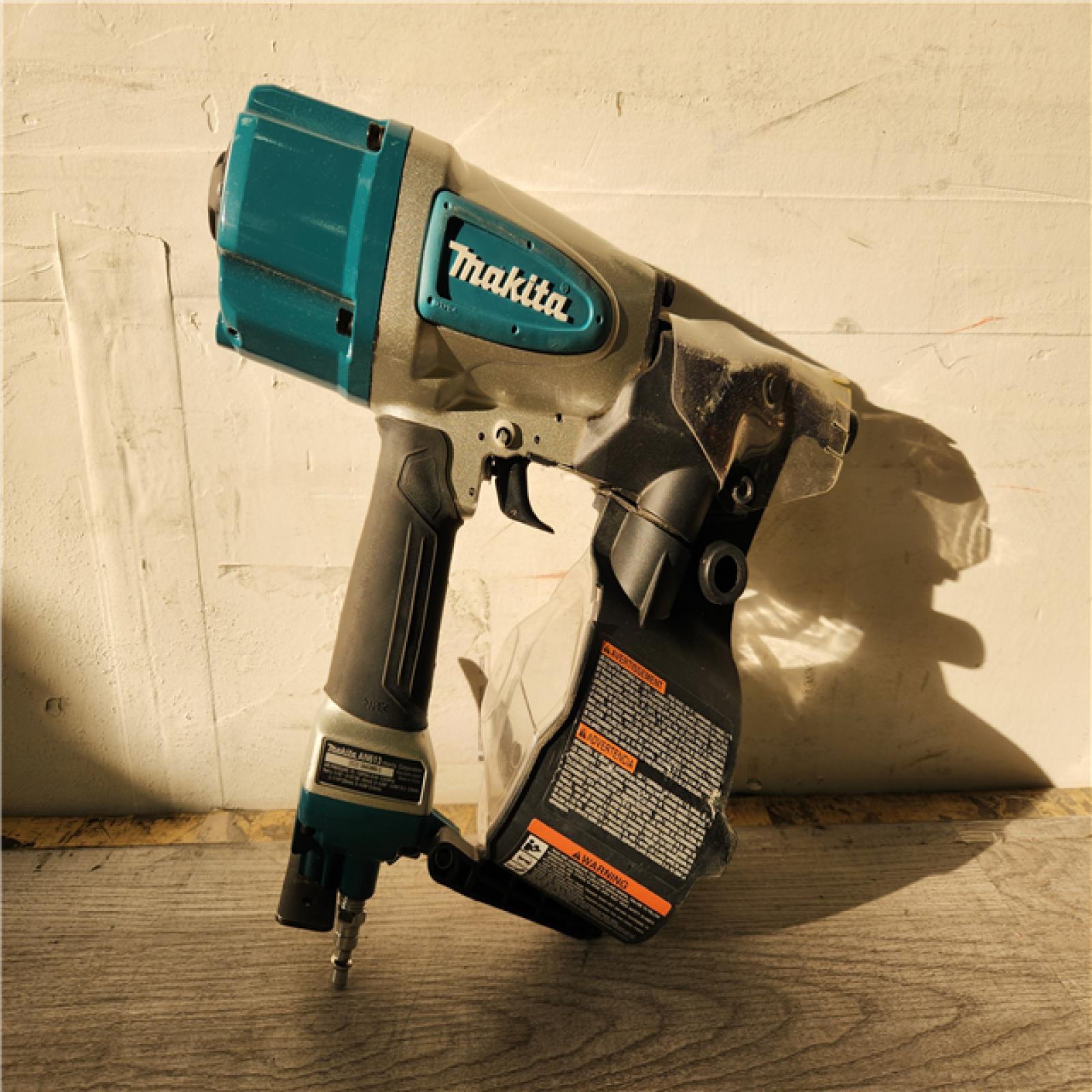 Phoenix Location Makita Pneumatic 2-1/2 in. 15° Siding Coil Nailer