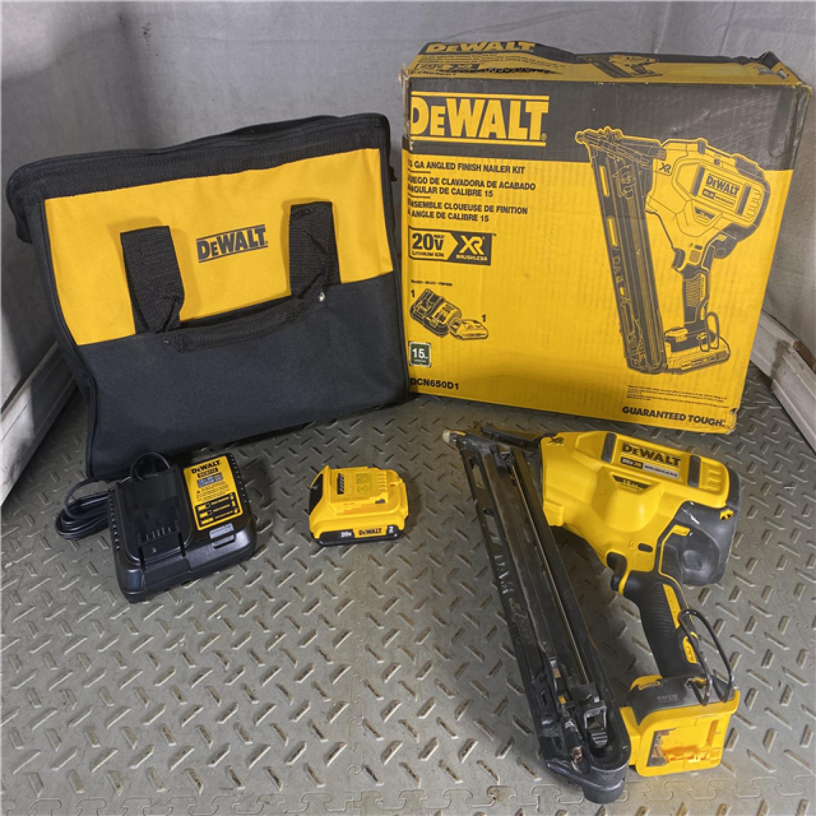 HOUSTON LOCATION - AS-IS DEWALT 20V MAX XR 15 Ga. Cordless 34 Deg Nailer 20 V