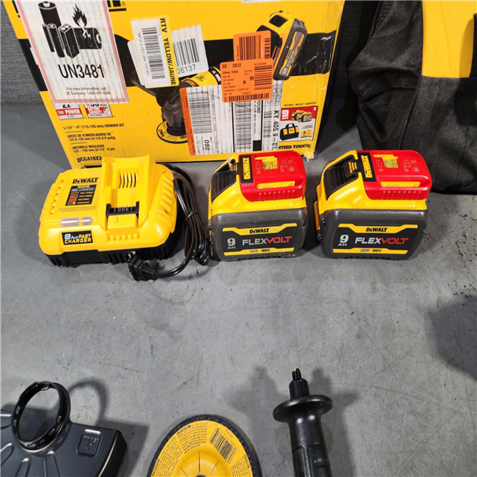 HOUSTON LOCATION - AS-IS (APPEARS LIKE NEW) DeWalt Flexvolt 60V Max Cordless Grinder  4.5 in; 6 in  Kit  1 KT (115-DCG418X2)