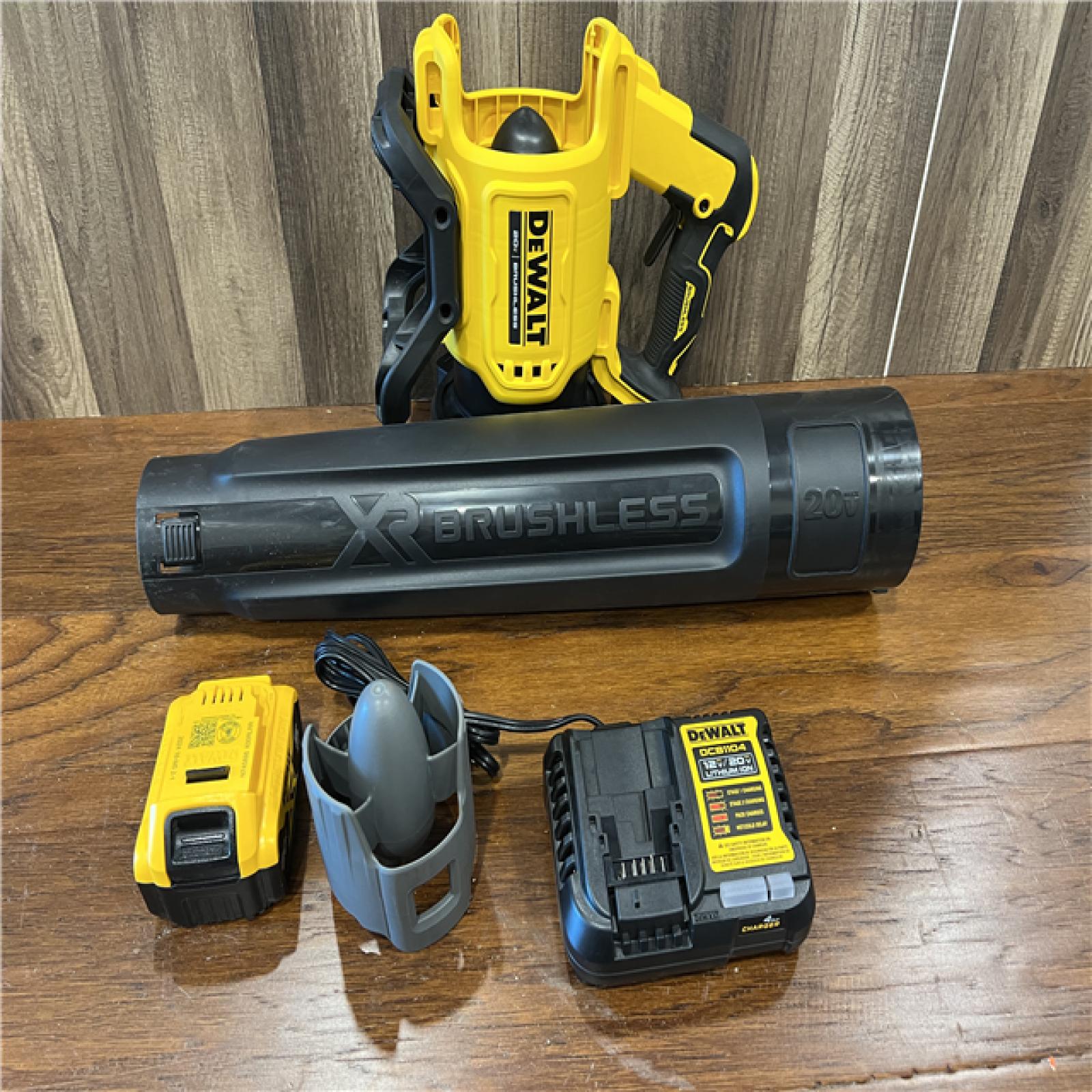 AS-IS DEWALT 20V MAX* XR Brushless Cordless Handheld Blower Kit