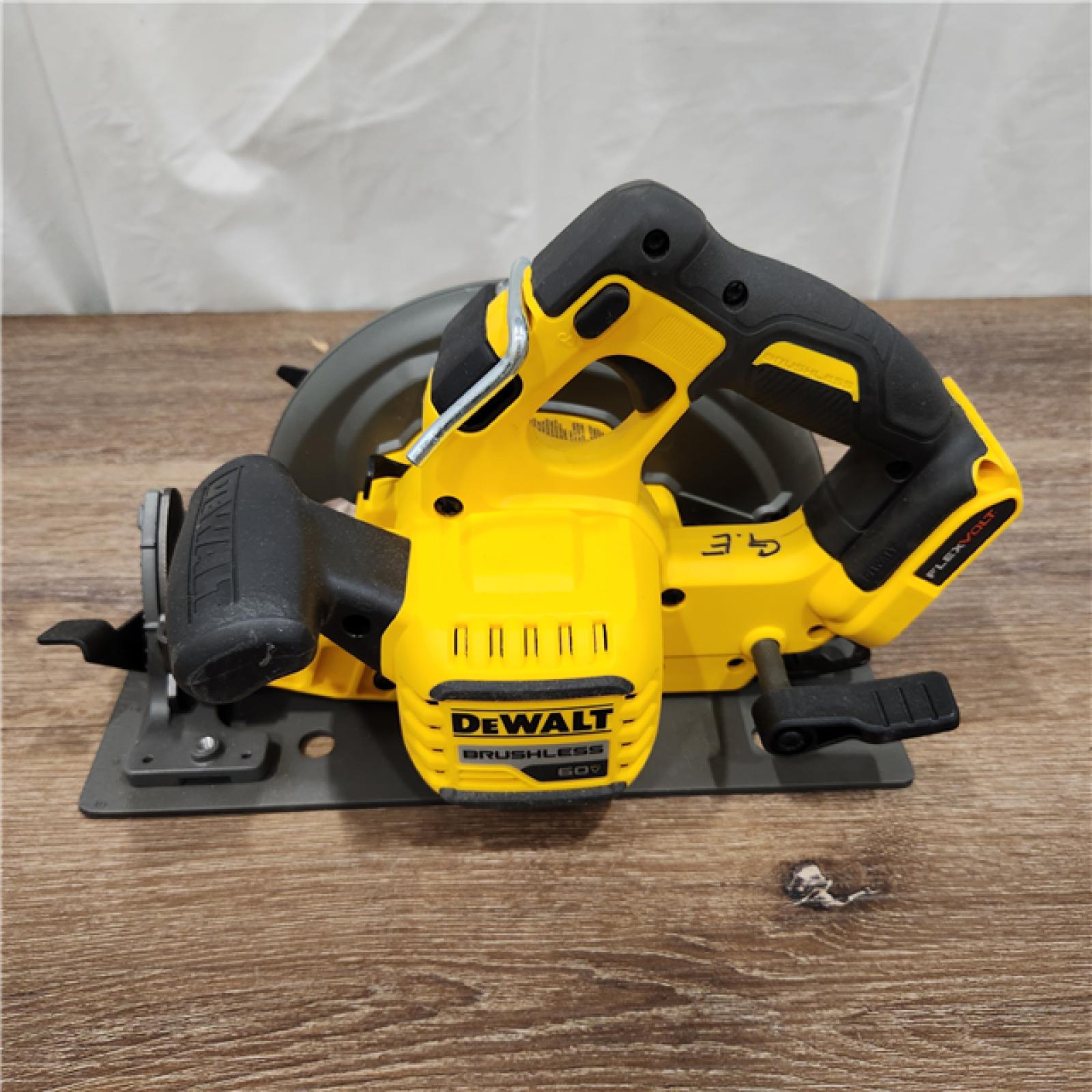 AS-IS DeWalt FLEXVOLT 60V MAX Cordless Brushless 7-1/4 in. Circular Saw with Brake (Tool Only)