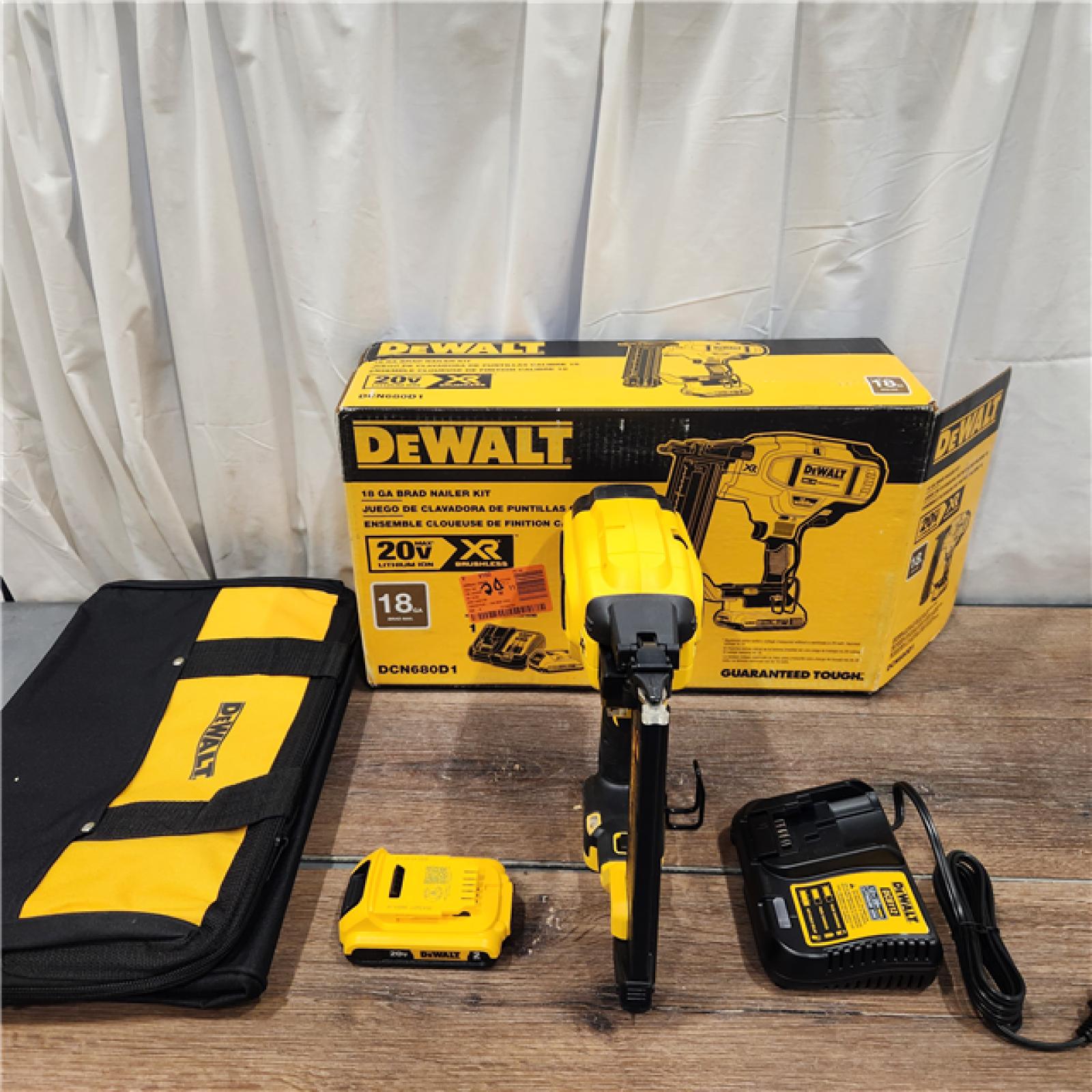 AS IS DEWALT 20V MAX XR 18 Gauge Brad Nailer Kit