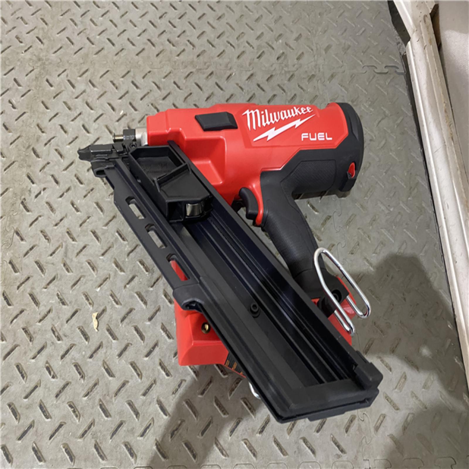 Houston location AS-IS MILWAUIKEE M18 FUEL 3-1/2 in. 18-Volt 30-Degree Lithium-Ion Brushless Cordless Framing Nailer (Tool-Only)