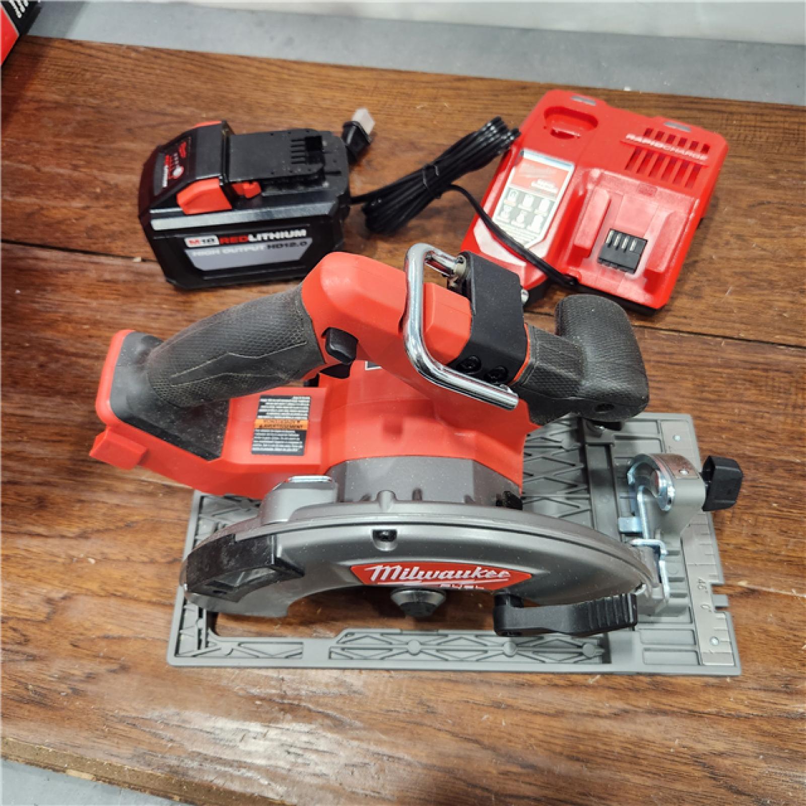 AS-IS  Milwaukee M18 FUEL 18-Volt Lithium-Ion Brushless Cordless 7-1/4 in. Circular Saw Kit