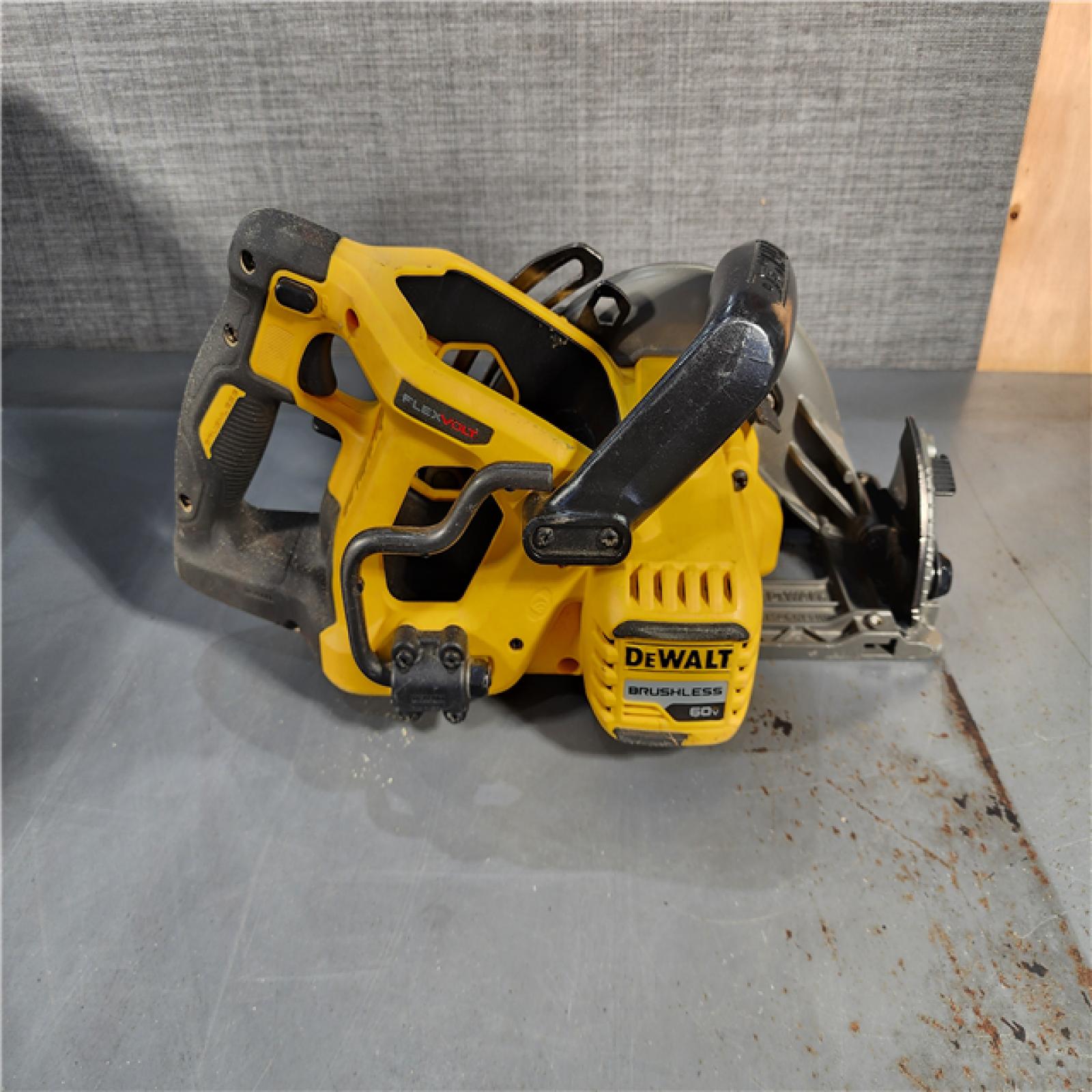 HOUSTON LOCATION - AS-IS DEWALT FLEXVOLT 60V MAX Cordless Brushless 7-1/4 in. Wormdrive Style Circular Saw (Tool Only)