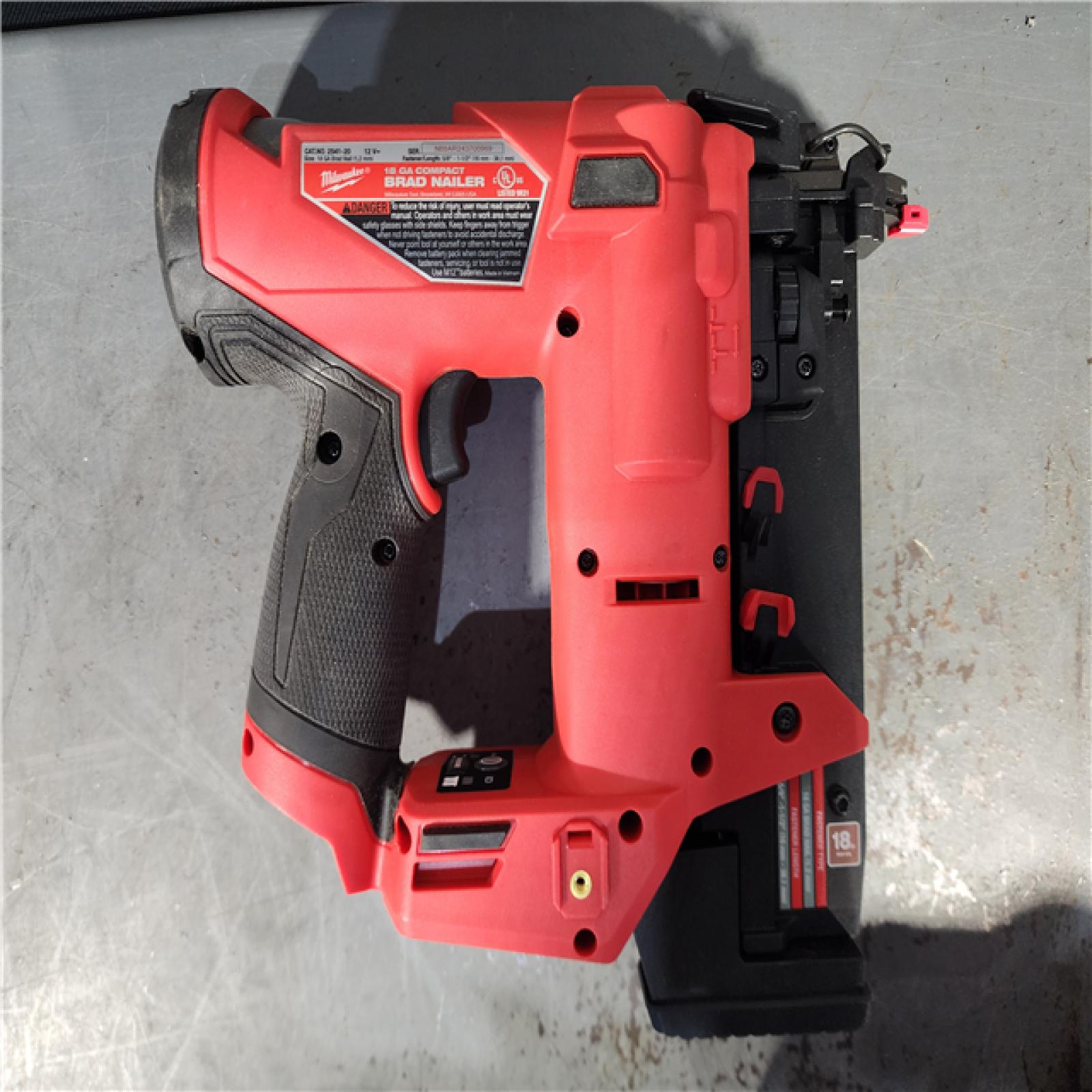 HOUSTON LOCATION - AS-IS MILWAUKEE 3 TOOL COMBO KIT