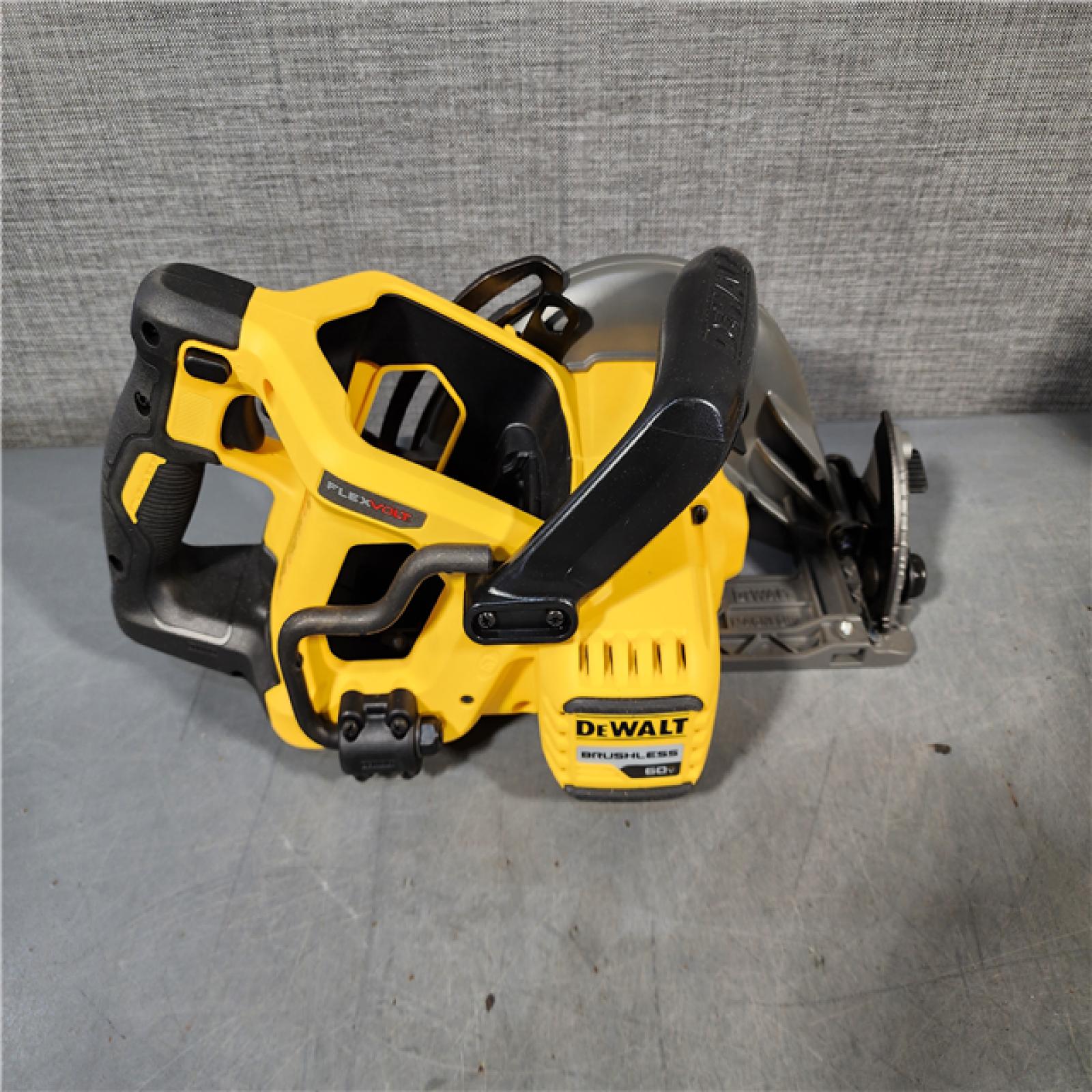 HOUSTON LOCATION - AS-IS DEWALT FLEXVOLT 60V MAX Cordless Brushless 7-1/4 in. Wormdrive Style Circular Saw (Tool Only)