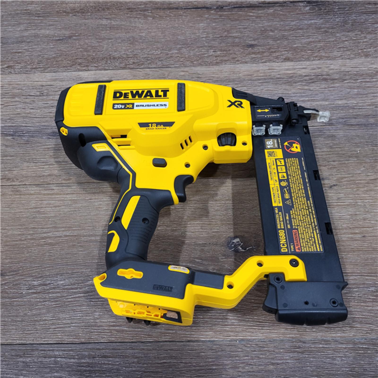 AS-IS DEWALT 20V MAX XR 18 Gauge Brad Nailer Kit