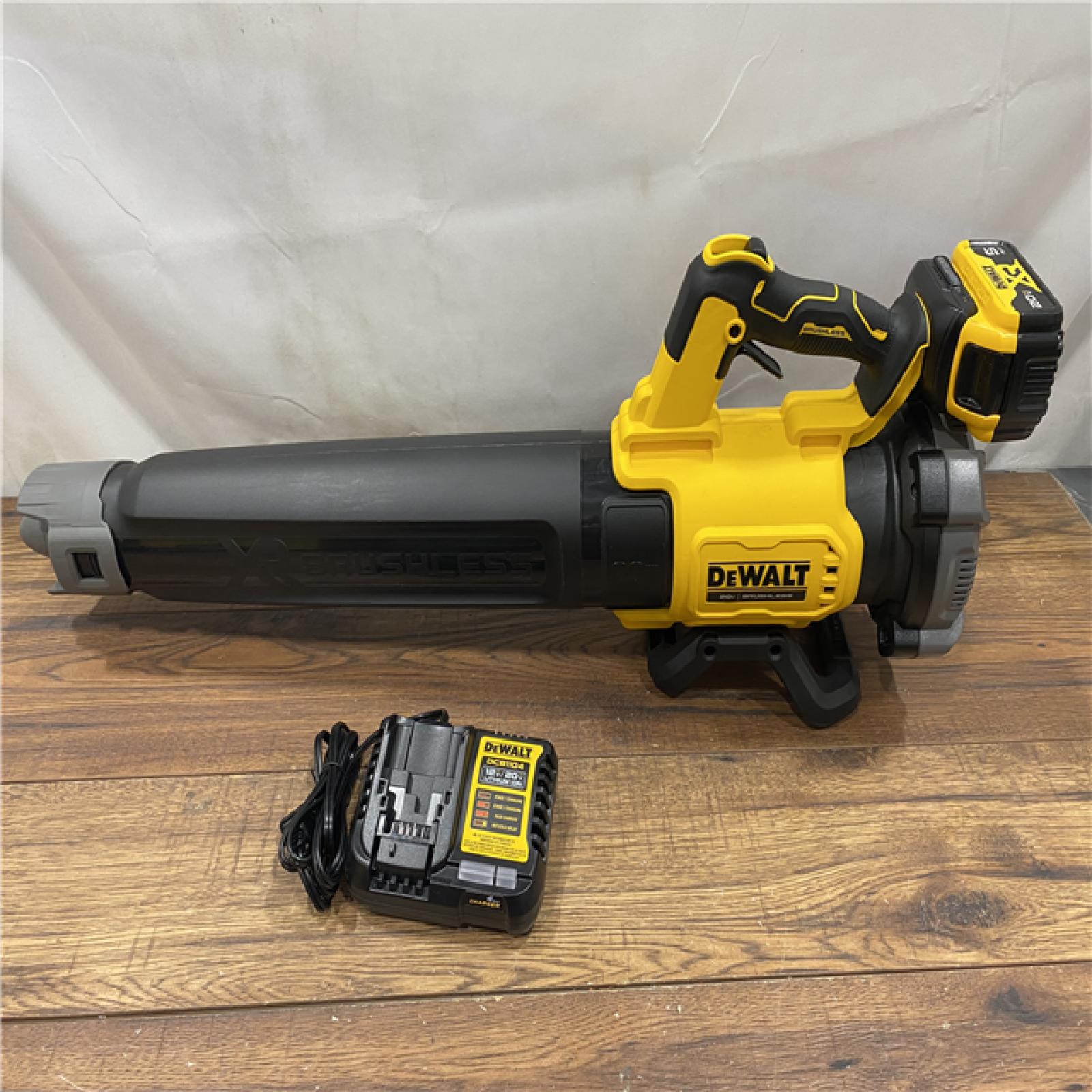 AS IS DeWalt Brushless Cordless Battery Powered Handheld Leaf Blower KIT