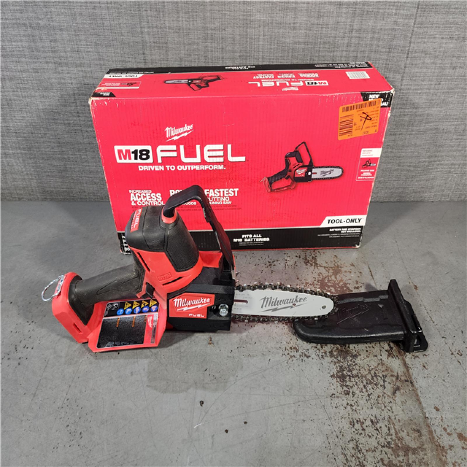 HOUSTON LOCATION - AS-IS Milwaukee M18 Fuel Hatchet 8  Pruning Saw (TOOL ONLY)