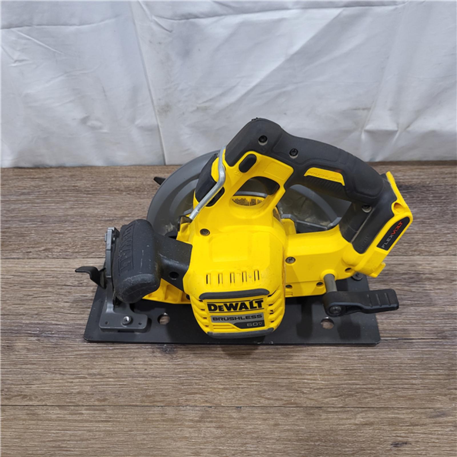 AS-IS DeWALT Flexvolt Max 7-1/4  60V Brushless Circular Saw DCS578B