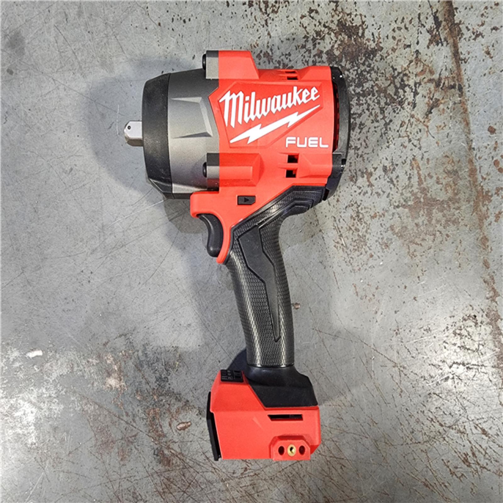 HOUSTON LOCATION - AS-IS MILWAUKEE 2 TOOL COMBO KIT W/ (2) BATTERY & CHARGER