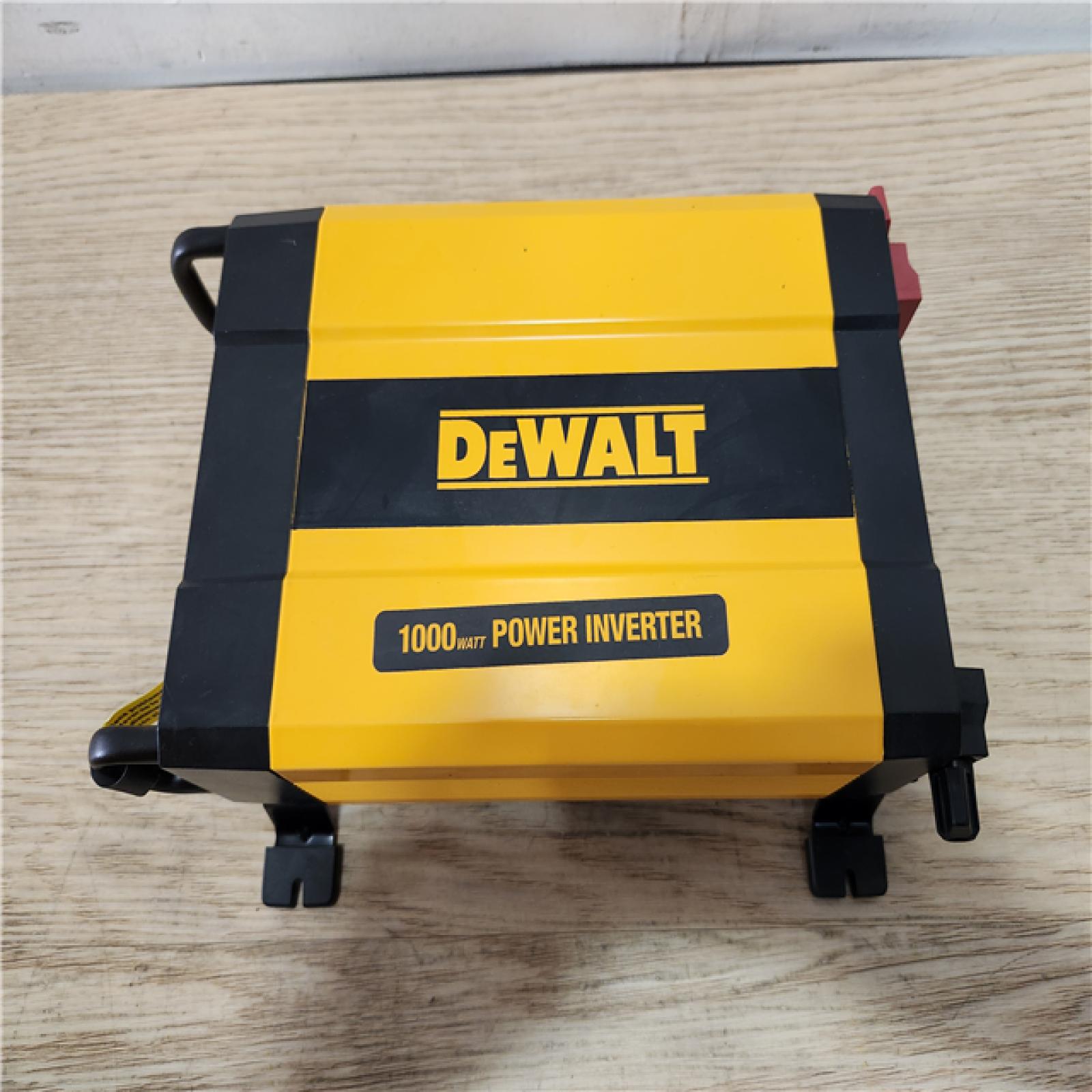 Phoenix Location DEWALT 1000-Watt Portable Car Power Inverter with Triple USB Ports