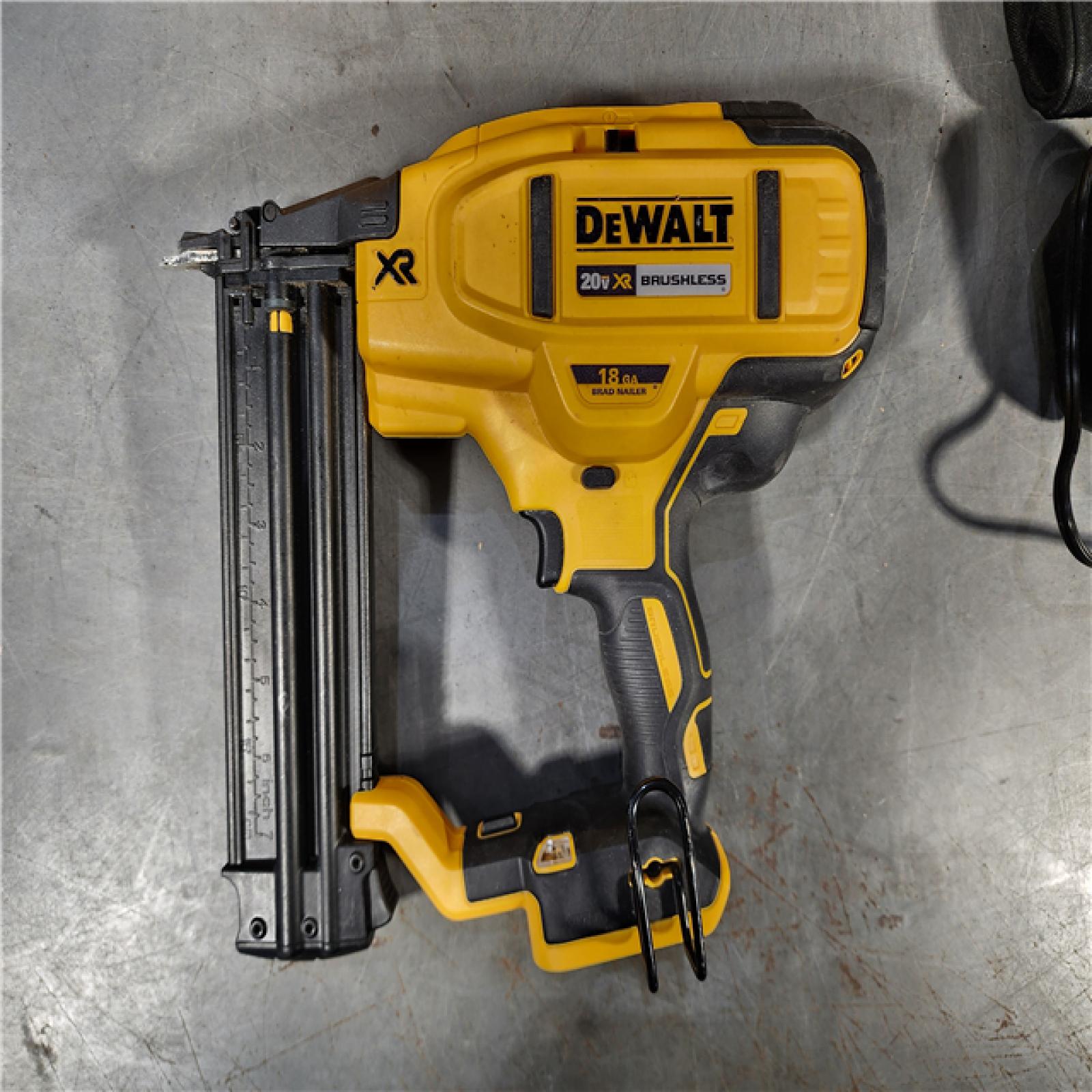 HOUSTON LOCATION - AS-IS DEWALT 20V MAX XR 18 Gauge Brad Nailer Kit