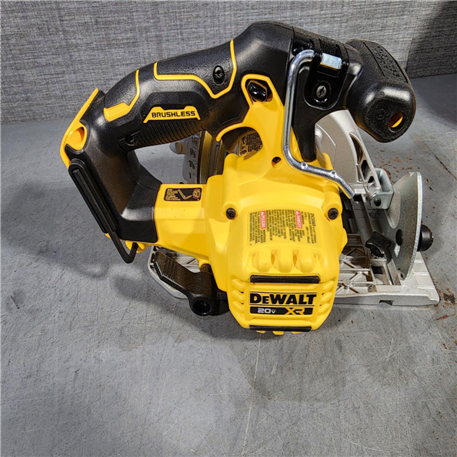 HOUSTON LOCATION - AS-IS (APPEARS LIKE NEW) DeWALT DCS565B 20V Max Brushless 6.5   Cordless Circular Saw