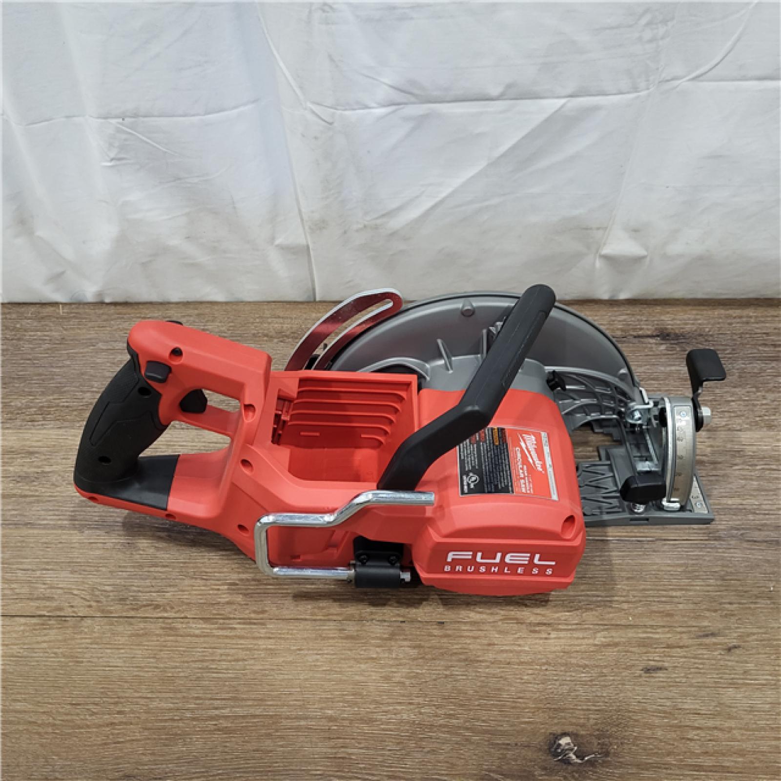 NEW Milwaukee 2830-20 Rear Handle Circular Saw M18 FUEL 7-1/4  Cordless Brushless Tool Only