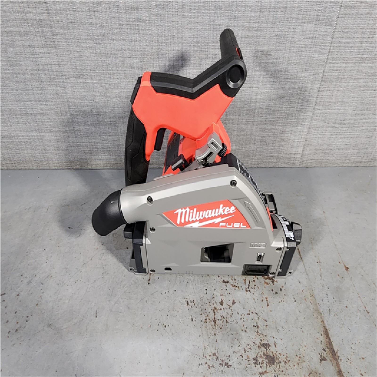 HOUSTON LOCATION - AS-IS (APPEARS LIKE NEW) Milwaukee 2831-21 M18 FUEL 18-Volt Lithium-Ion Brushless Cordless 6-1/2 in. Plunge Track Saw PACKOUT Kit with One 6.0 Ah Battery