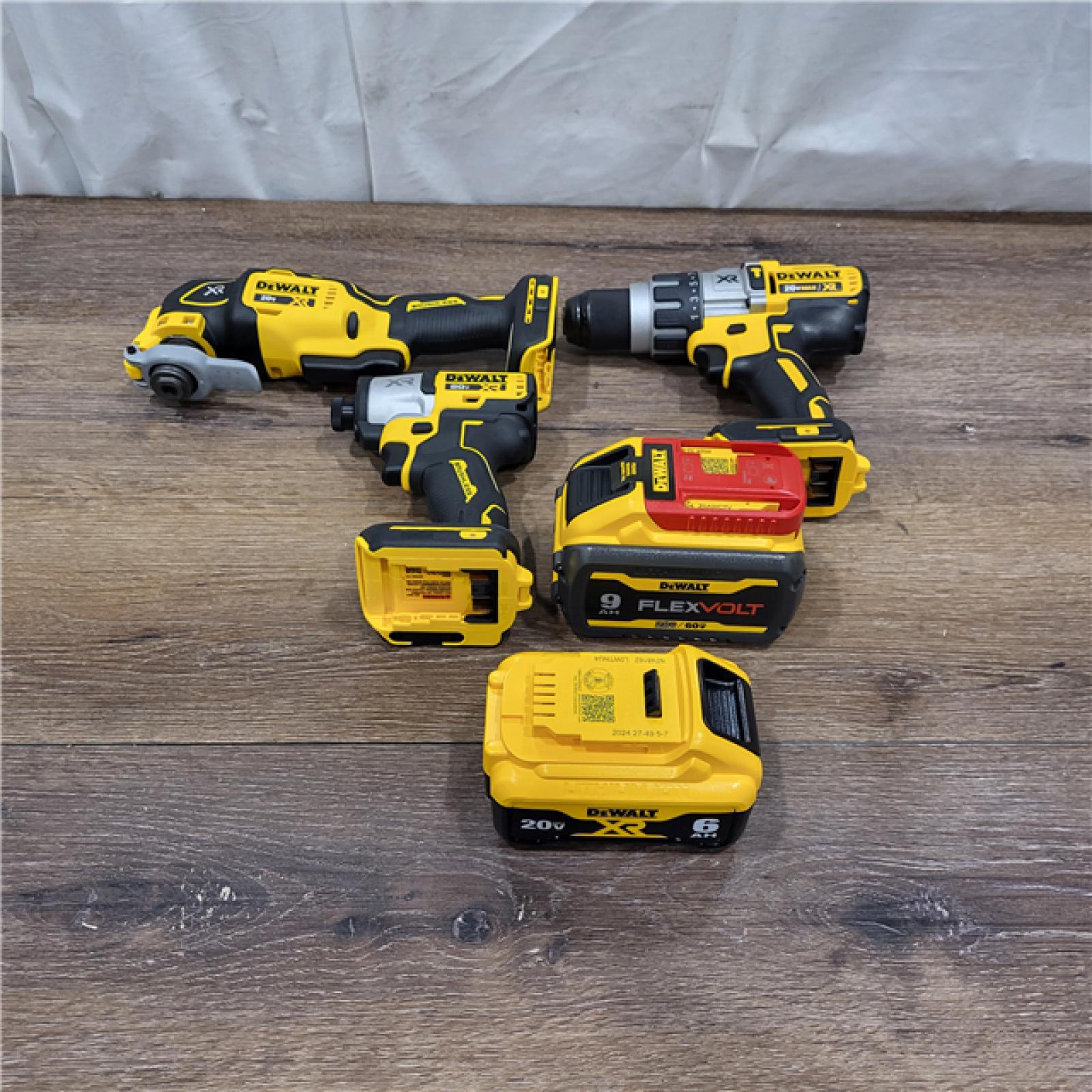 AS-IS DEWALT 20-Volt Lithium-Ion Cordless 3-Tool Combo Kit with FLEXVOLT 9 Ah and 20V 6 Ah Batteries and Charger