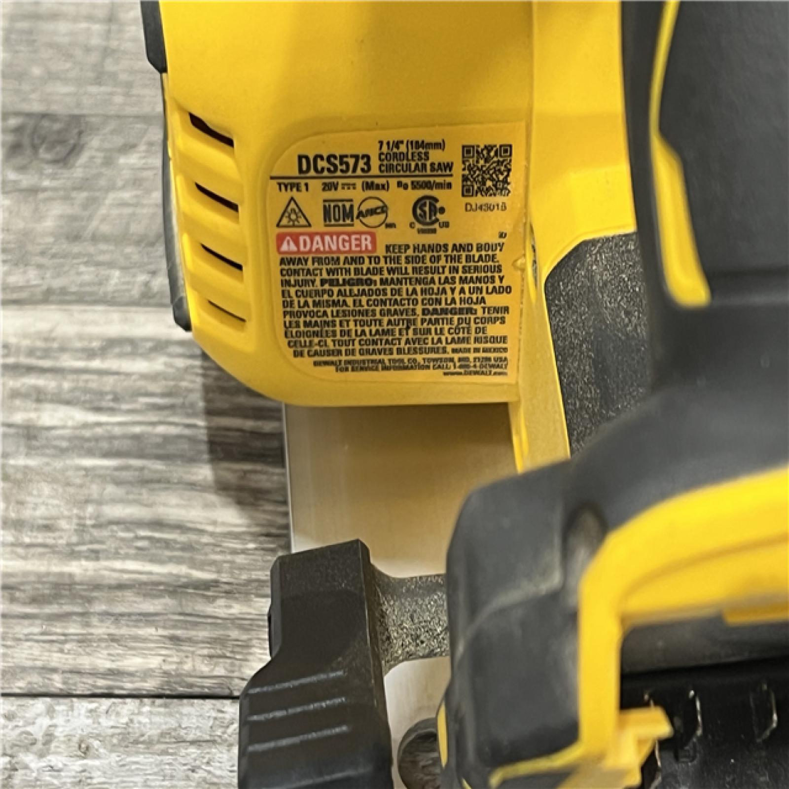 AS-IS DEWALT 20V MAX Cordless Brushless 7-1/4 in. Sidewinder Style Circular Saw with FLEXVOLT ADVANTAGE (Tool Only)