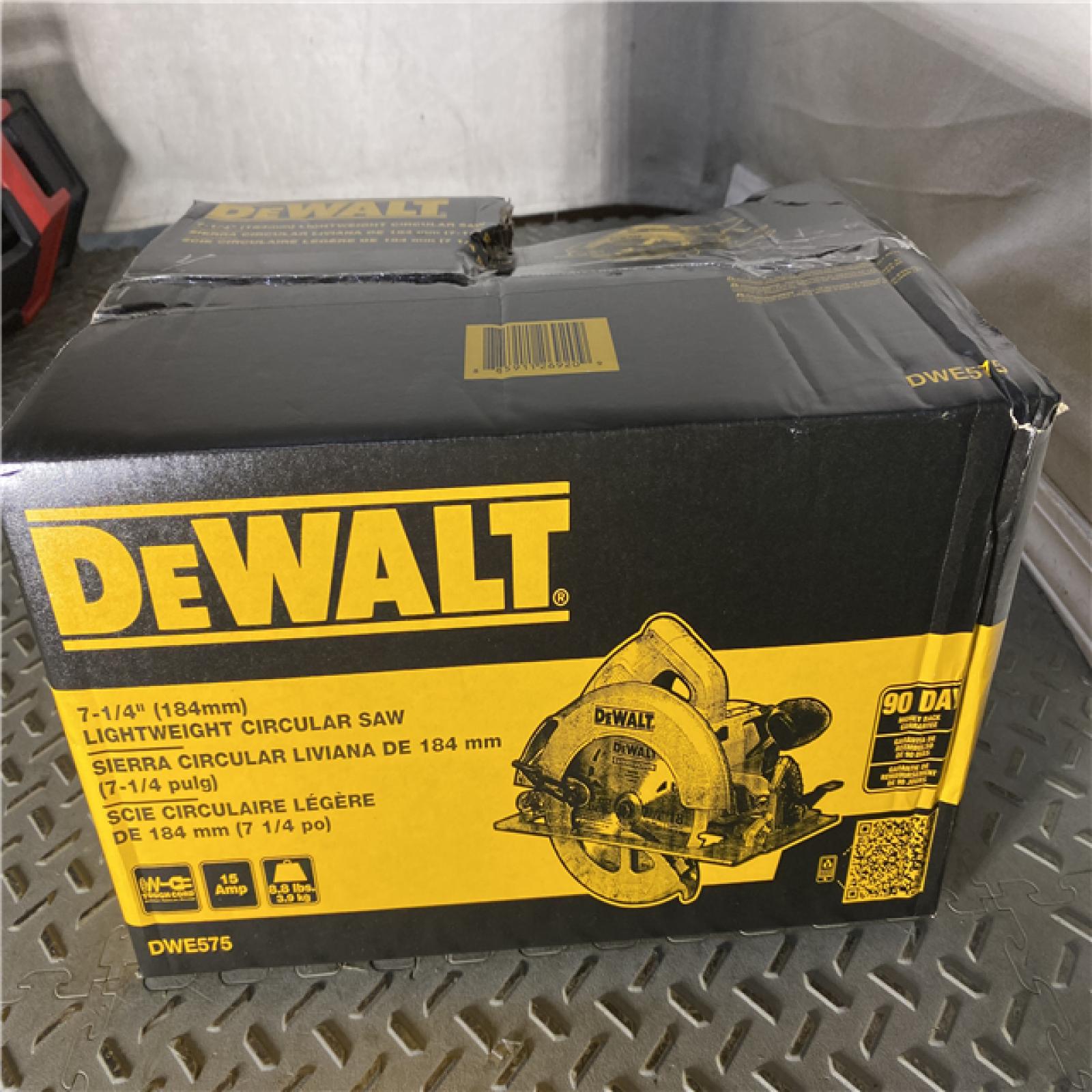 Houston location AS-IS DEWALT 15 Amp Corded 7-1/4 in. Lightweight Circular Saw