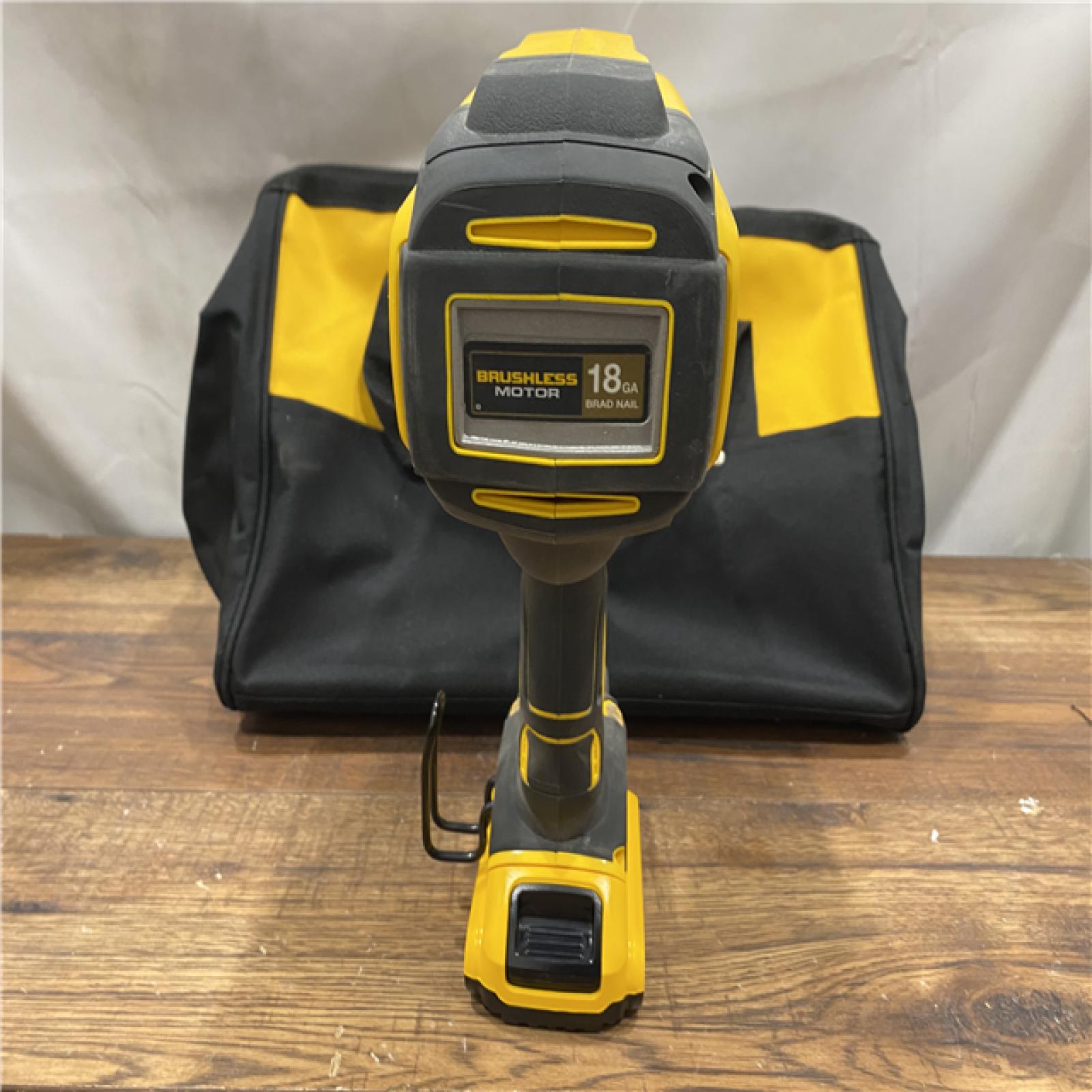 AS IS DEWALT 20V MAX XR 18 Gauge Brad Nailer Kit