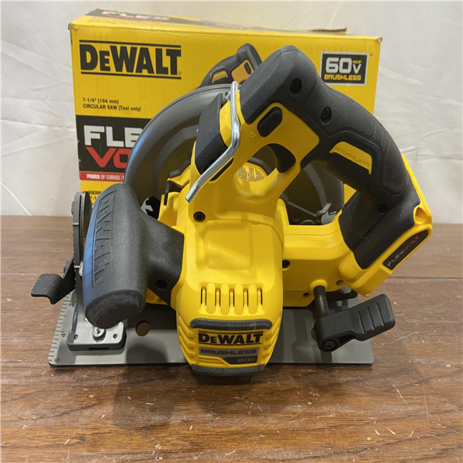 AS-IS DeWALT Flexvolt Max 7-1/4  60V Brushless Circular Saw DCS578B (Bare Tool)