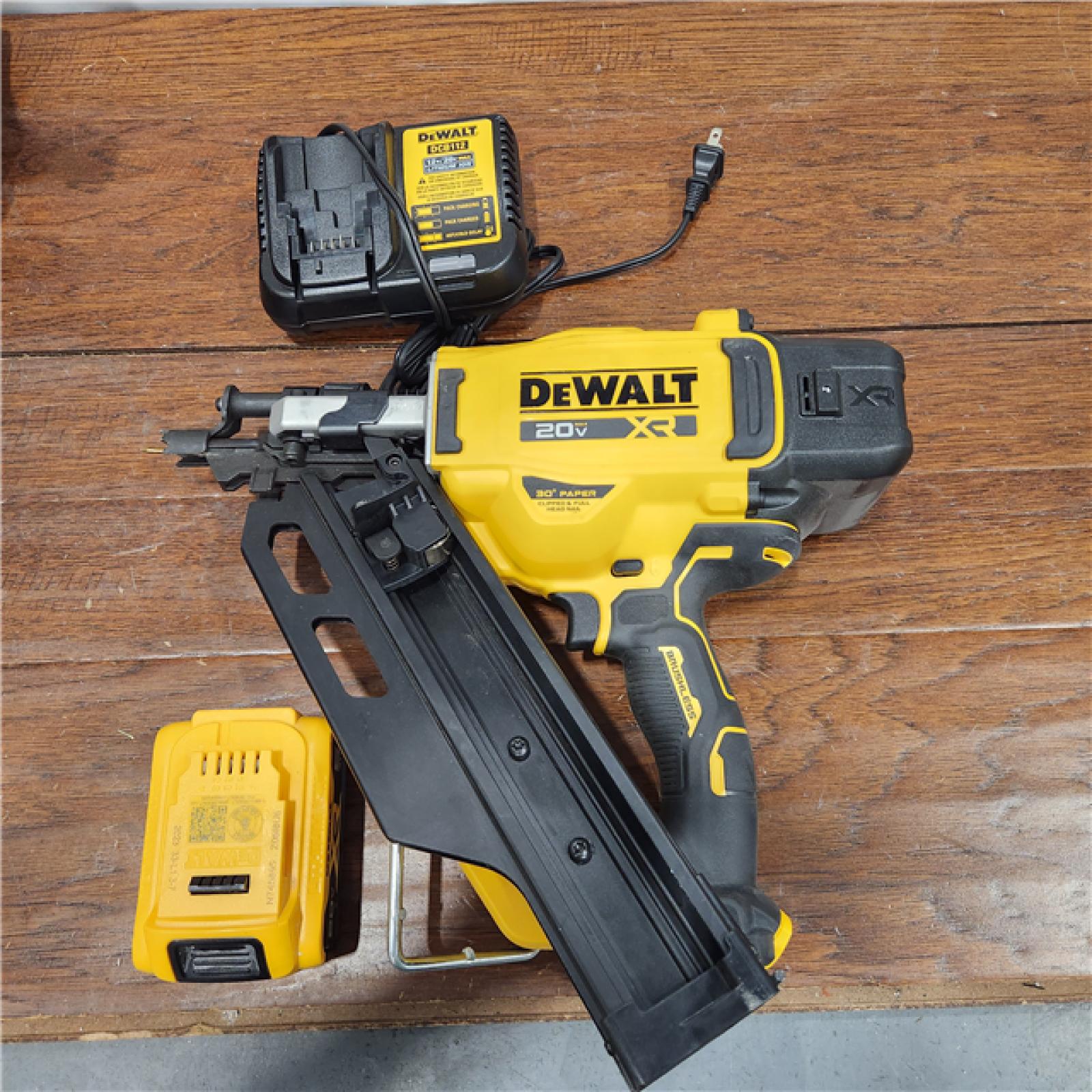 AS-IS DeWalt 20V MAX Brushless Cordless 2-Speed 30° Paper Collated Framing Nailer Kit