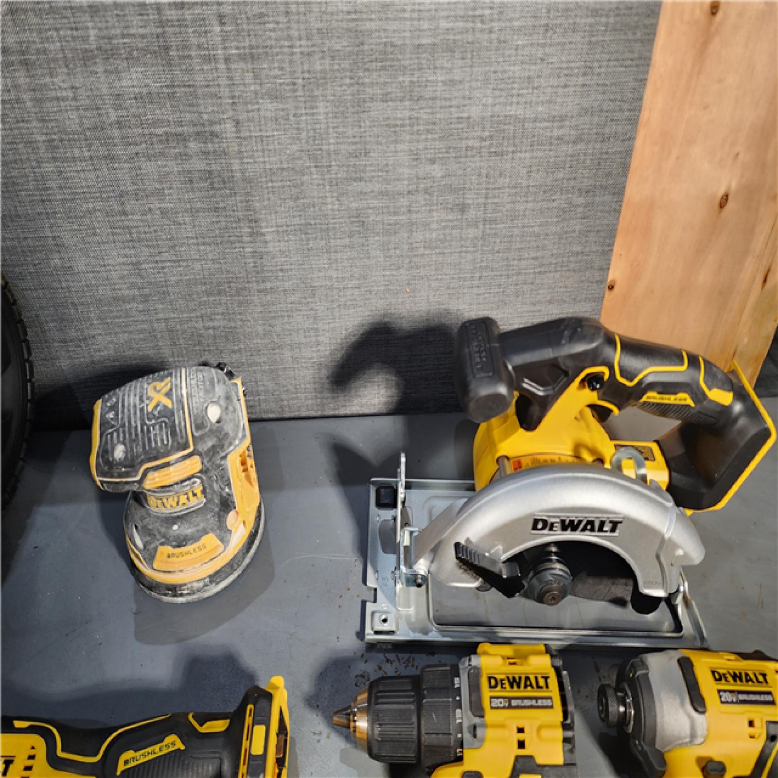 HOUSTON LOCATION - AS-IS Dewalt 20-Volt MAX ToughSystem Lithium-Ion 6-Tool Cordless Combo Kit